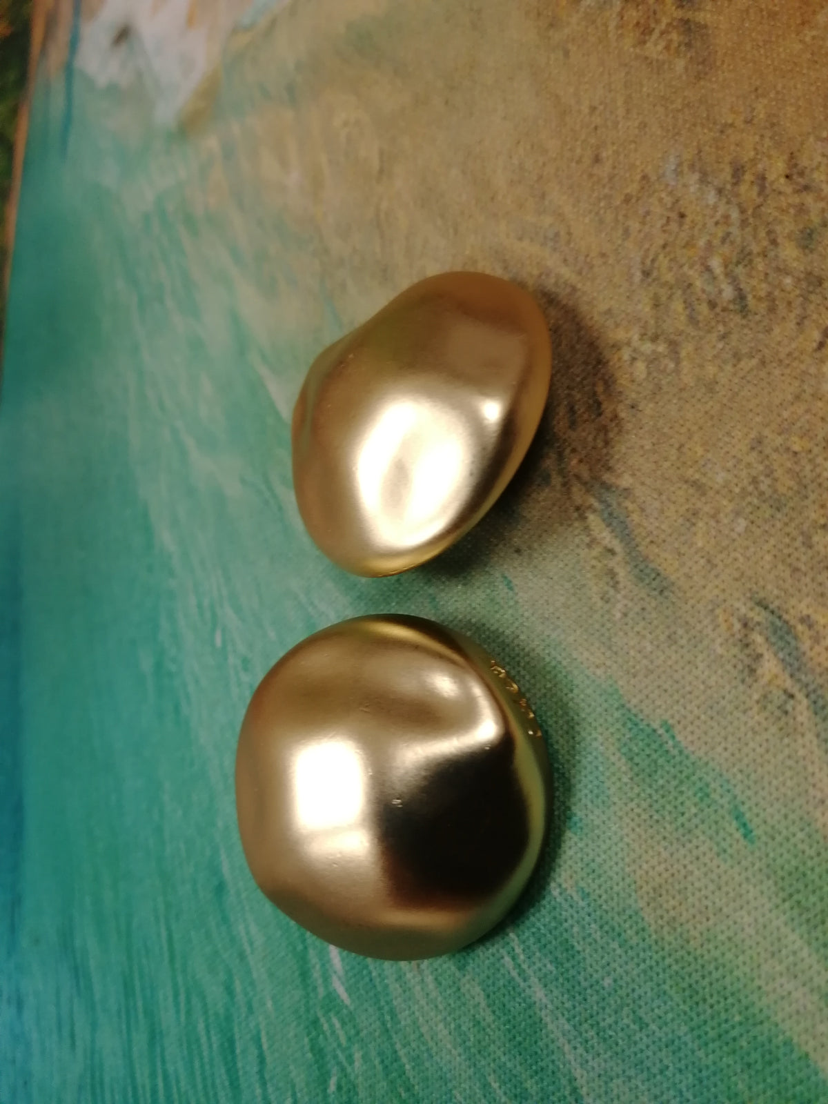 Matt gold Hammered Round Shank Button