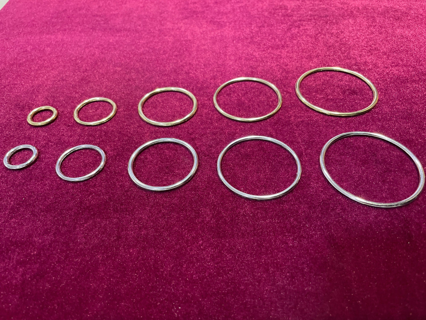 5 sizes, 4pc, Solid Metal Hoop, metal Rings, Silver and Gold, metal buckle, napkin rings, swimwear rings, rings, hoops, round ring