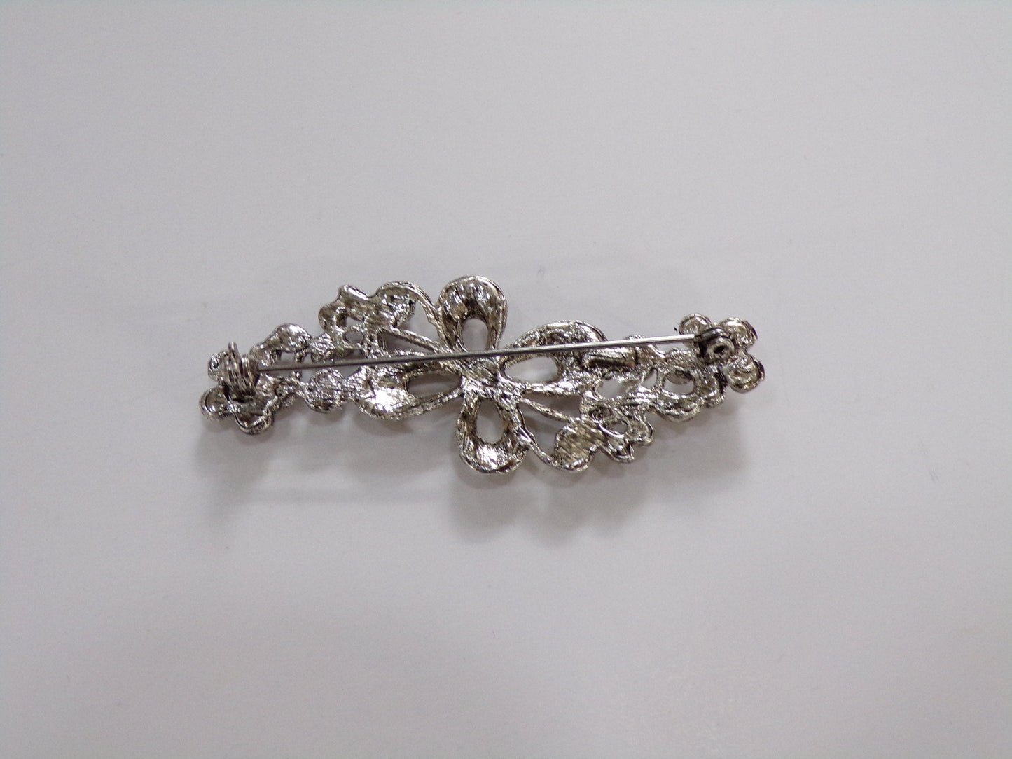 An Attractive Diamante Flower Brooch, flower brooch, brooch, silver brooch, diamanté brooch