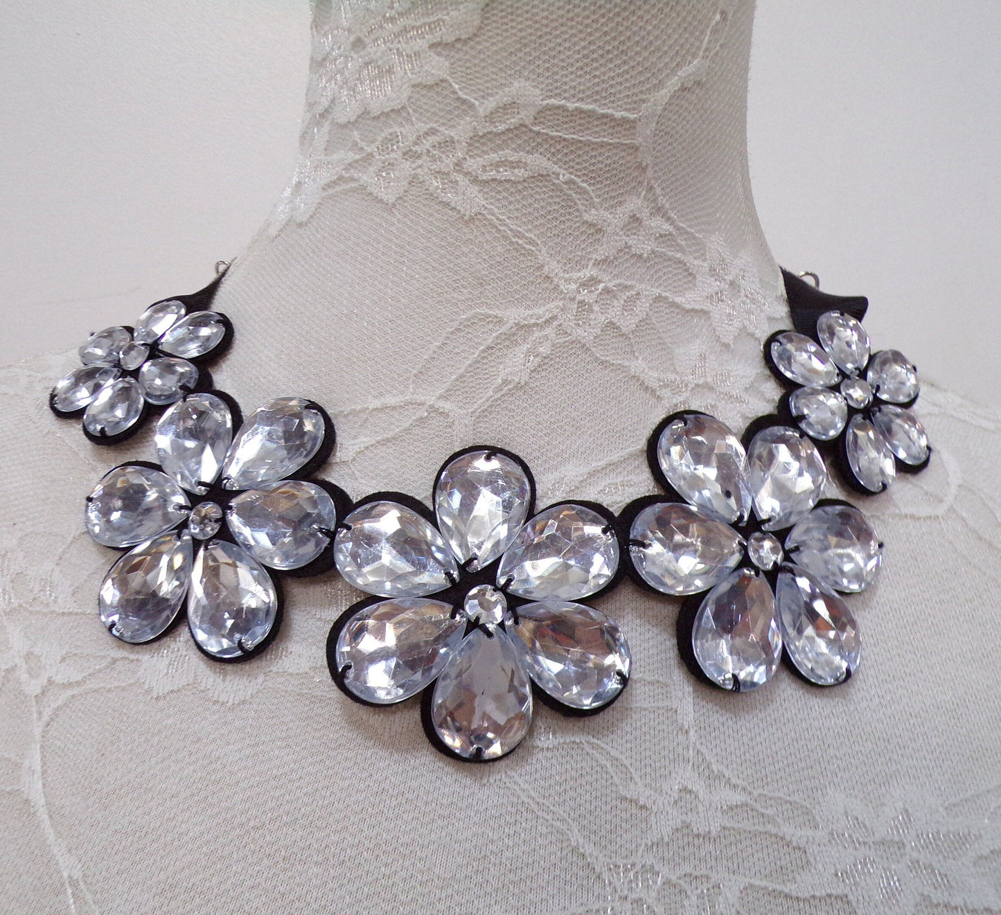 Daisy Jewel Neck Trim with clips