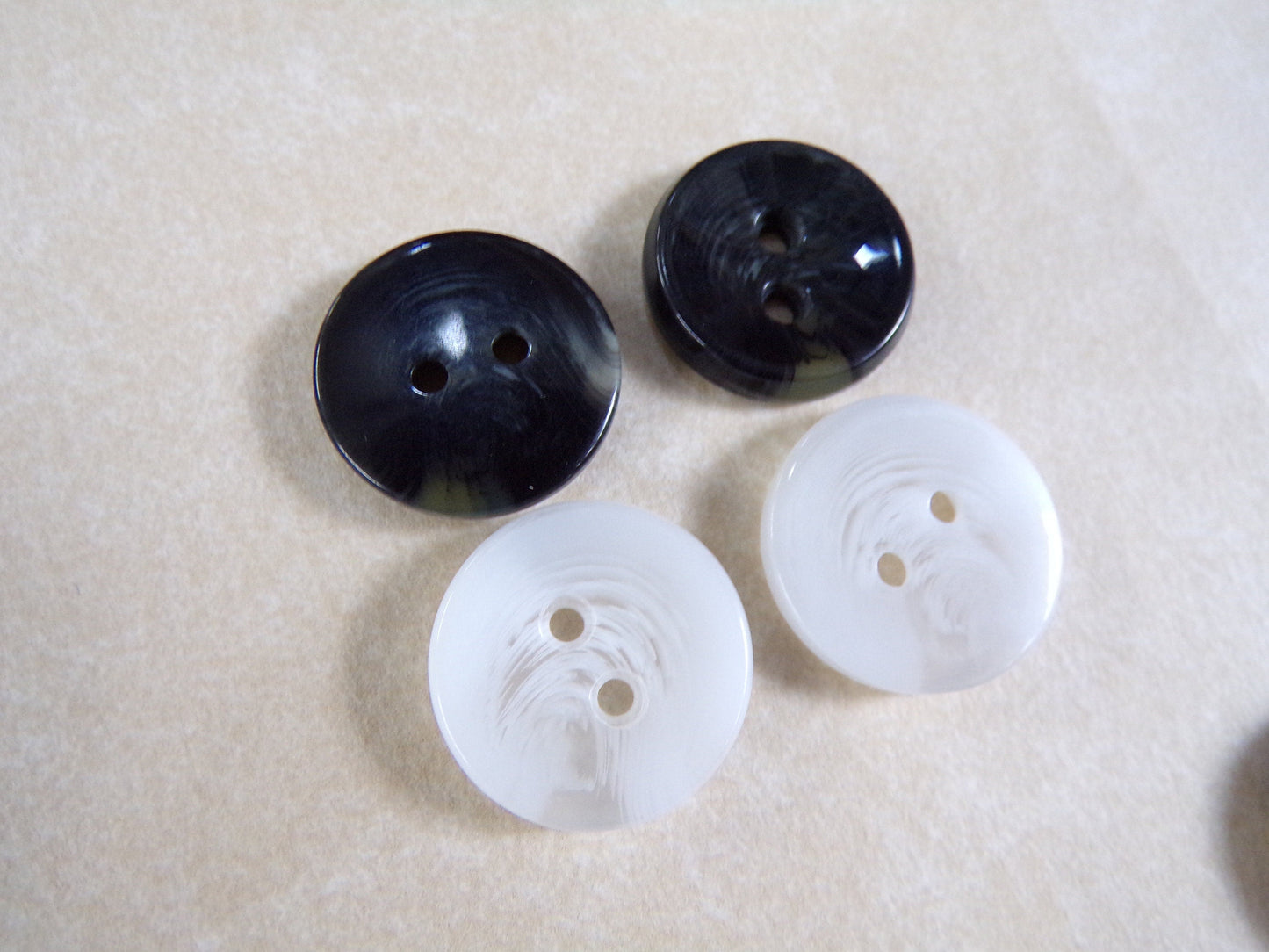 Marble buttons in 2 colours, 2-hole Buttons 18mm (28L)