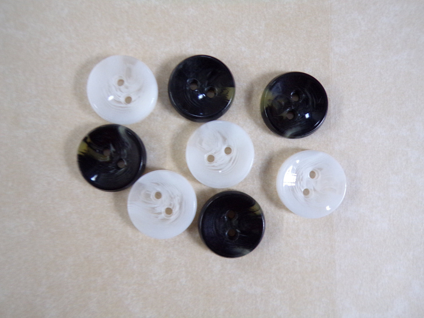 Marble buttons in 2 colours, 2-hole Buttons 18mm (28L)