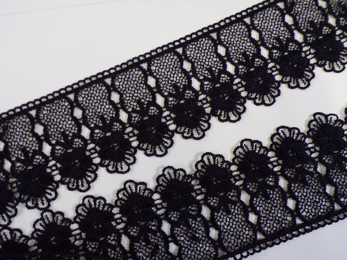 Elegant Guipure Lace Trim 70 mm Black White Sewing Ribbon Craft Dress, poly lace, floral lace, vintage lace