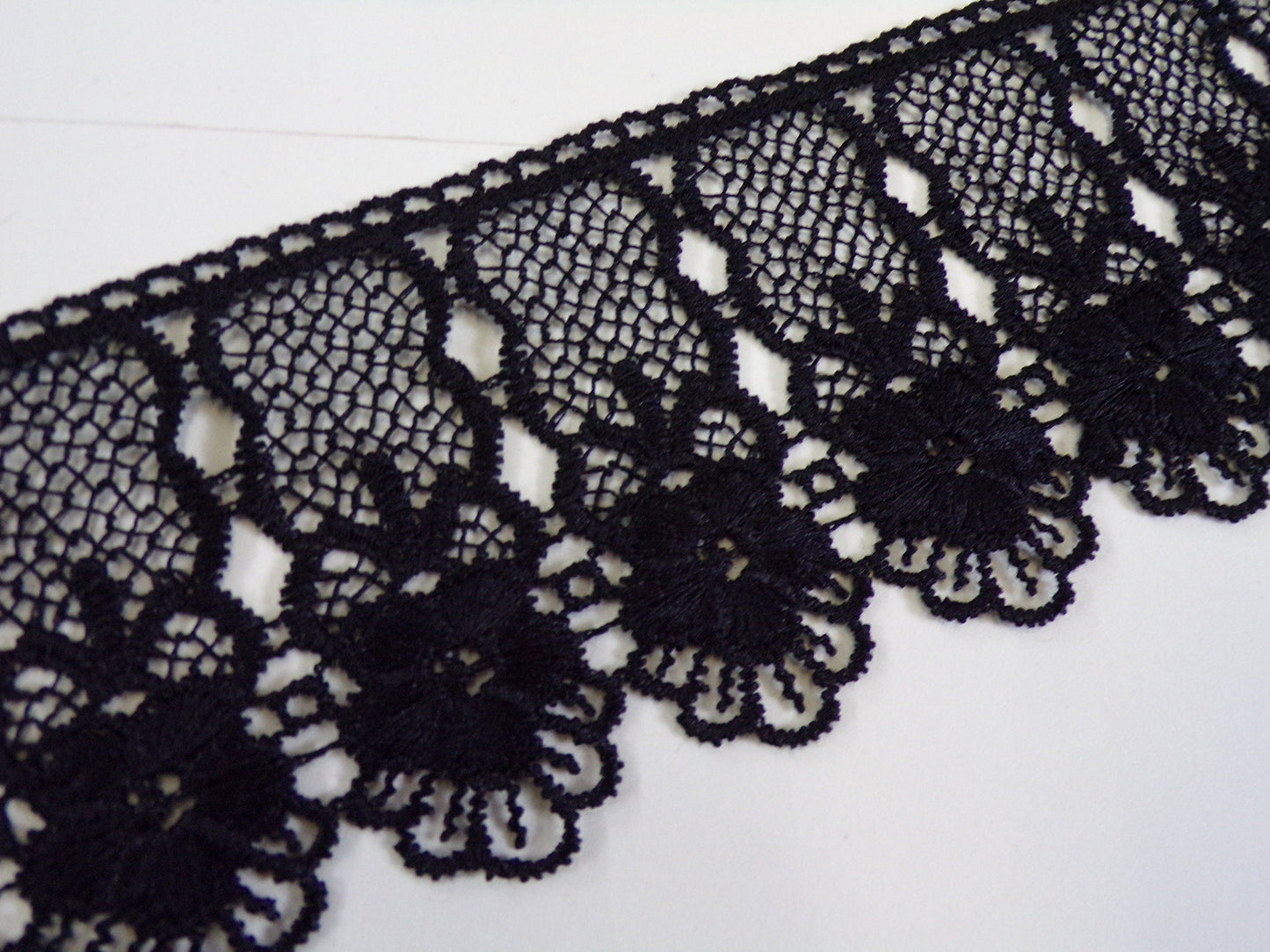 Elegant Guipure Lace Trim 70 mm Black White Sewing Ribbon Craft Dress, poly lace, floral lace, vintage lace