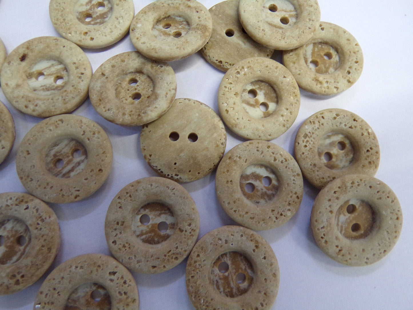 6 pcs Tan Beige Buttons, 2-hole Imitation Stone Pattern 20mm 32L