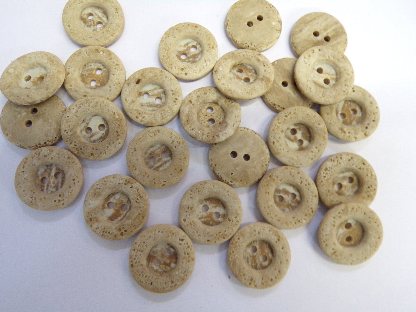 6 pcs Tan Beige Buttons, 2-hole Imitation Stone Pattern 20mm 32L