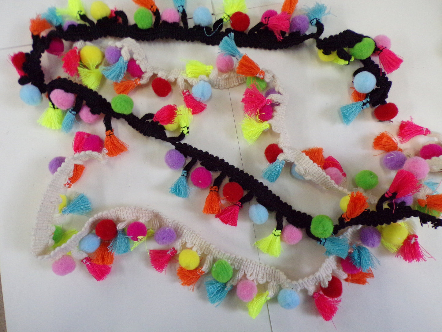 Pom Pom Balls Trim, Tape, Ribbon, Boho Trim, Sewing, Craft, 1 metre, festival trim, Pom Pom tassel, tassel