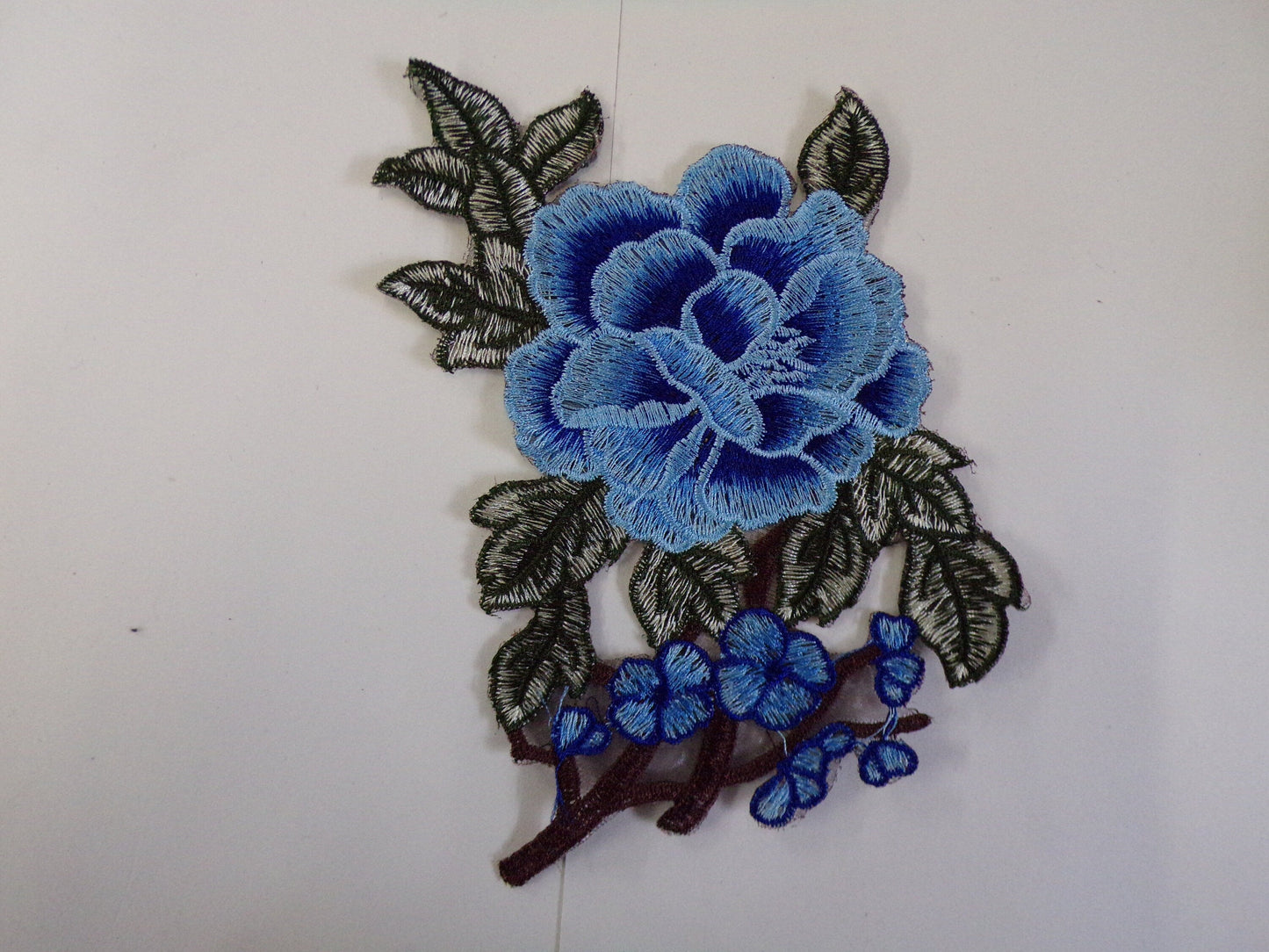 Iron on Embroidered Flower Patch, Sew on Patch, Glue on Patch, Badge iron on, Sewing Craft