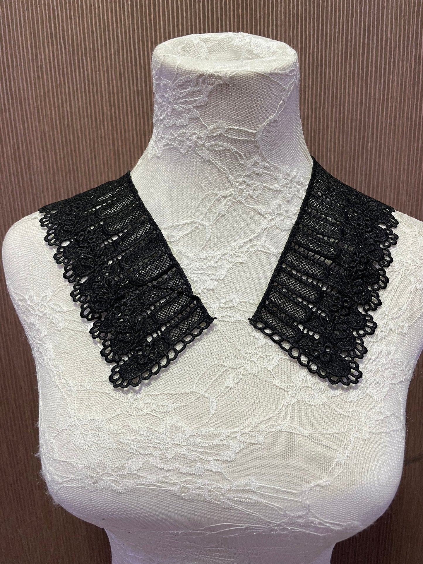 Peter Pan collar, collar, black collar, trim