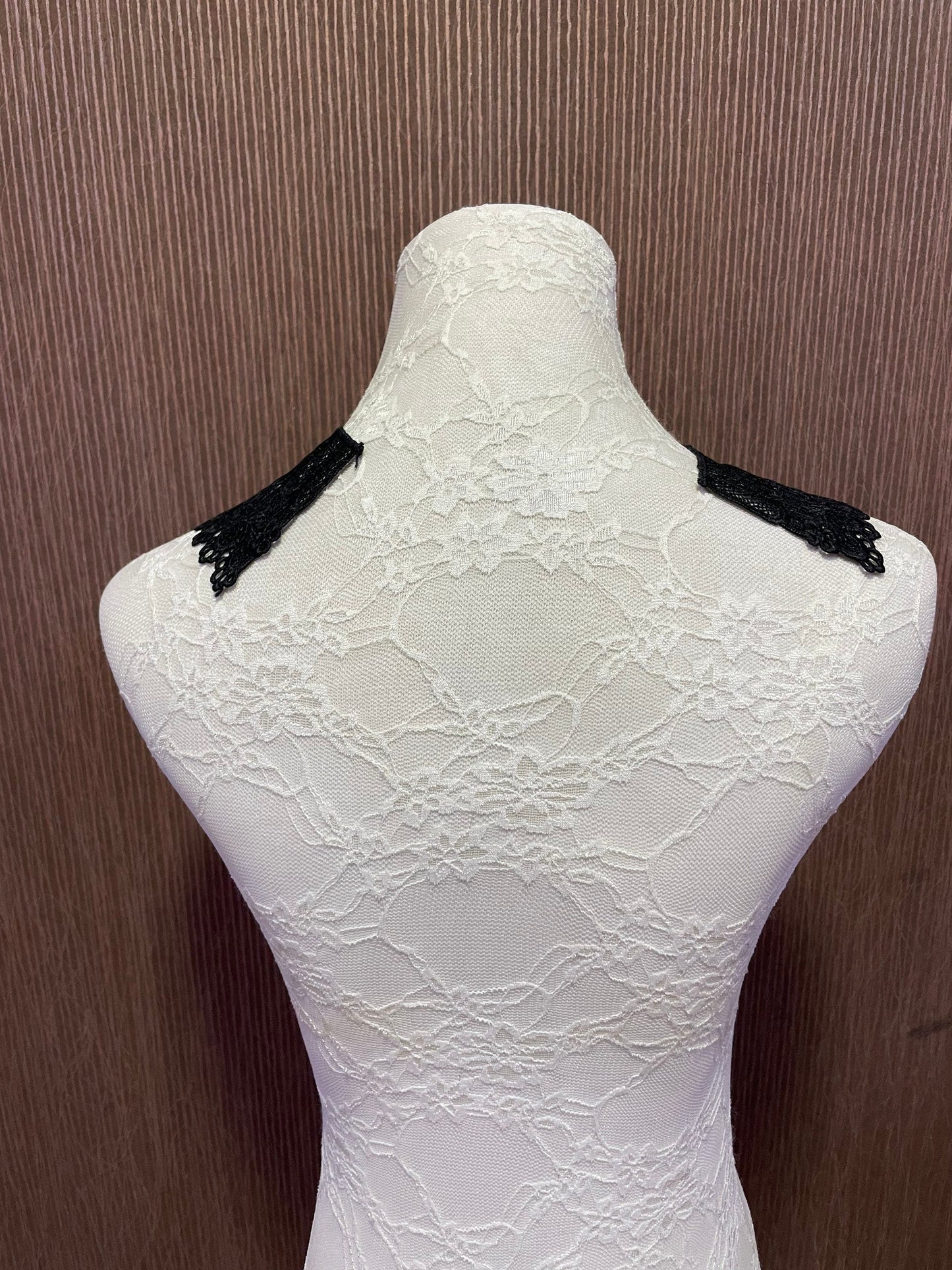 Peter Pan collar, collar, black collar, trim