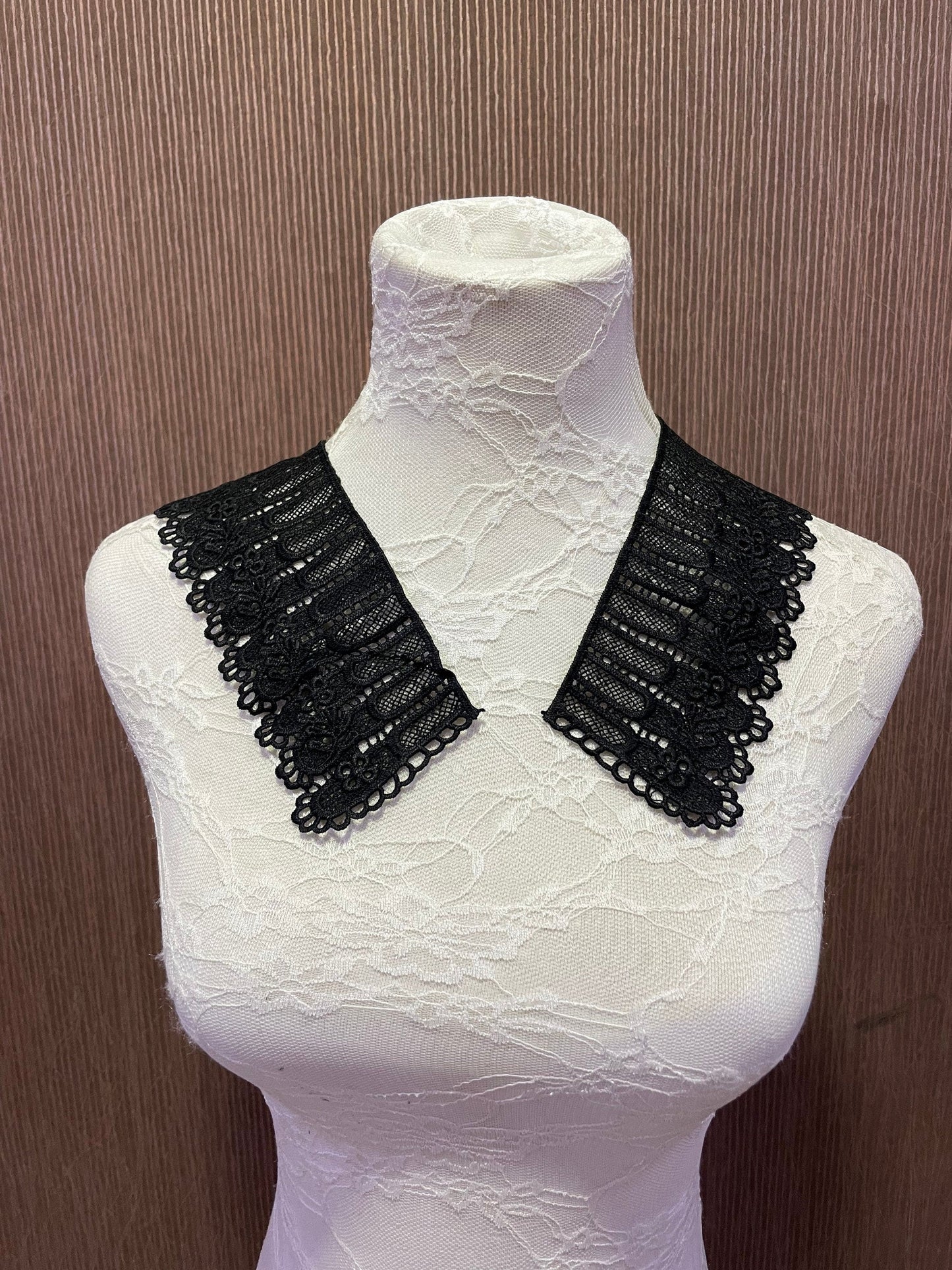 Peter Pan collar, collar, black collar, trim