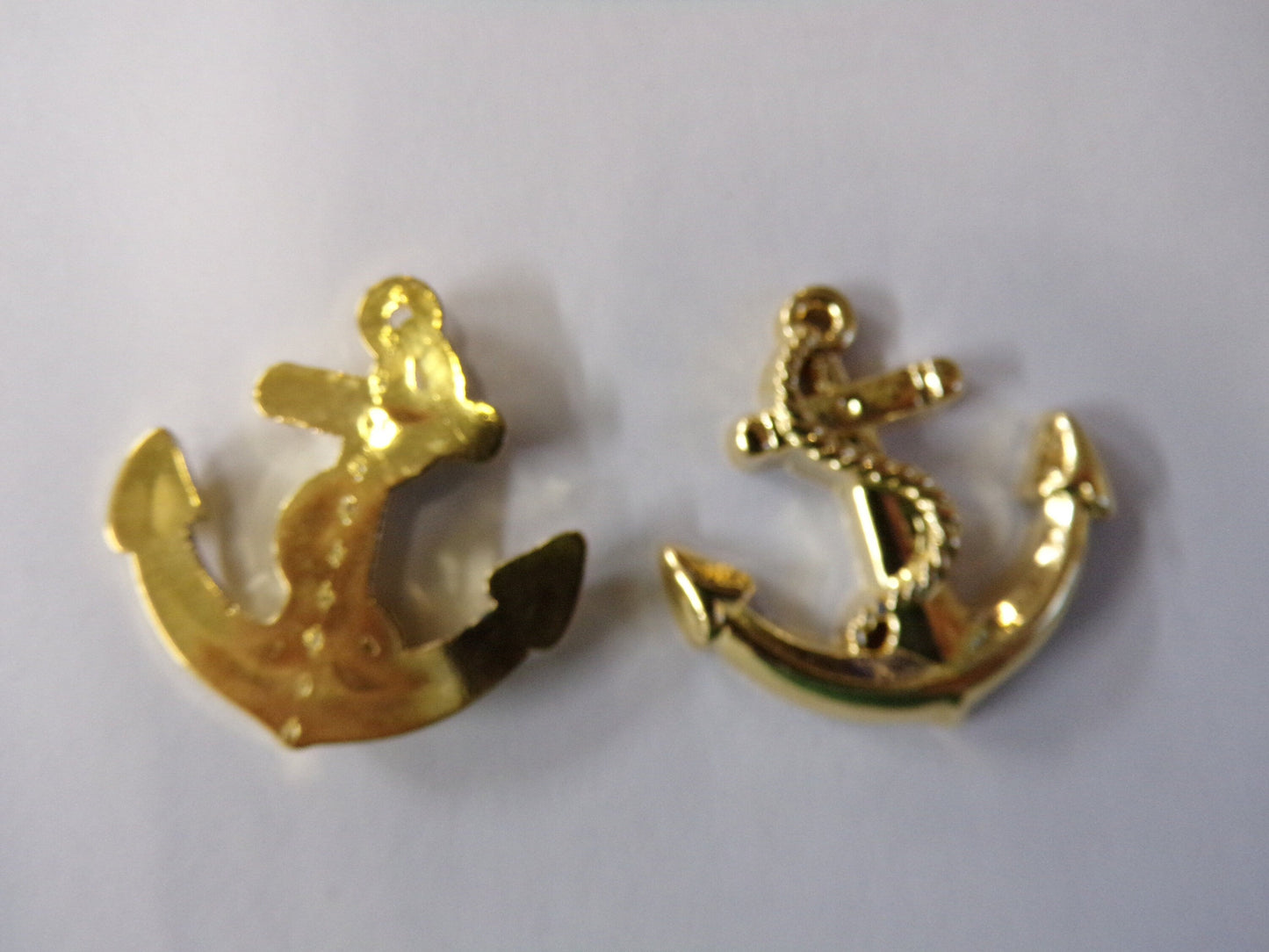 4pcs Decorative Anchor in Gold Tone, Lightweight Anchor, Jewellery, Sewing, Nautical, anchor button, nautical button