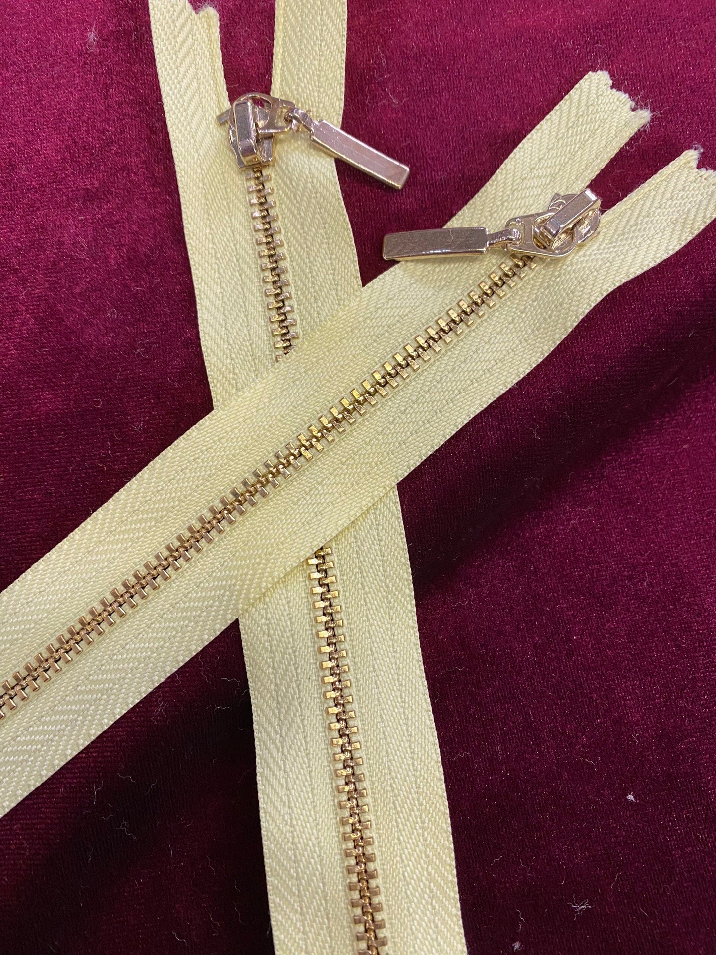 Gold zips, closed end 15cm no.3