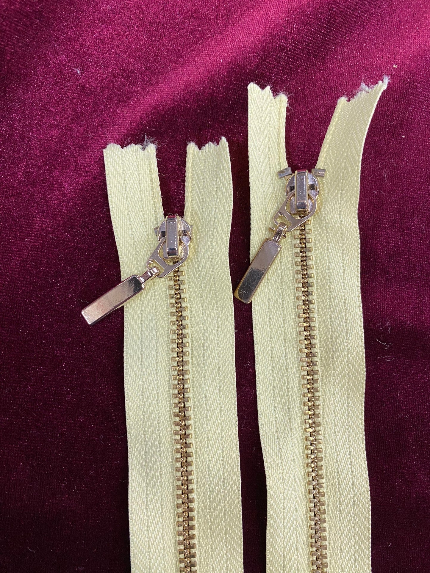 Gold zips, closed end 15cm no.3