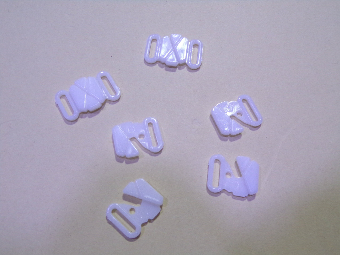 4pcs 10mm White Lingerie Clasps, Acrylic Bra Clasps, Lingerie Clasps for Bra and Swimwear, 2 part buckle, swimwear buckle
