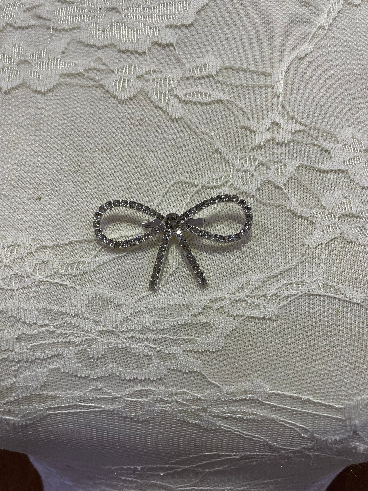Diamanté bow, diamanté pin, brooch, diamanté brooch, bow, brooch, diamanté