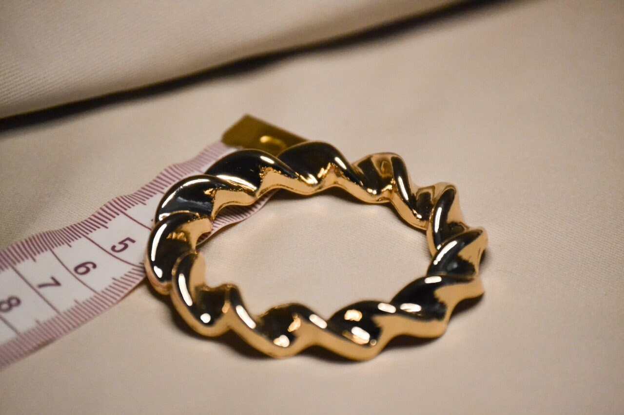 Vintage Twisted Buckle, Gold Colour Twisted Shape Buckle, Metal Buckle, Textured Buckle, Gold Ring, Spiral Ring, Vintage Buckle, hammered