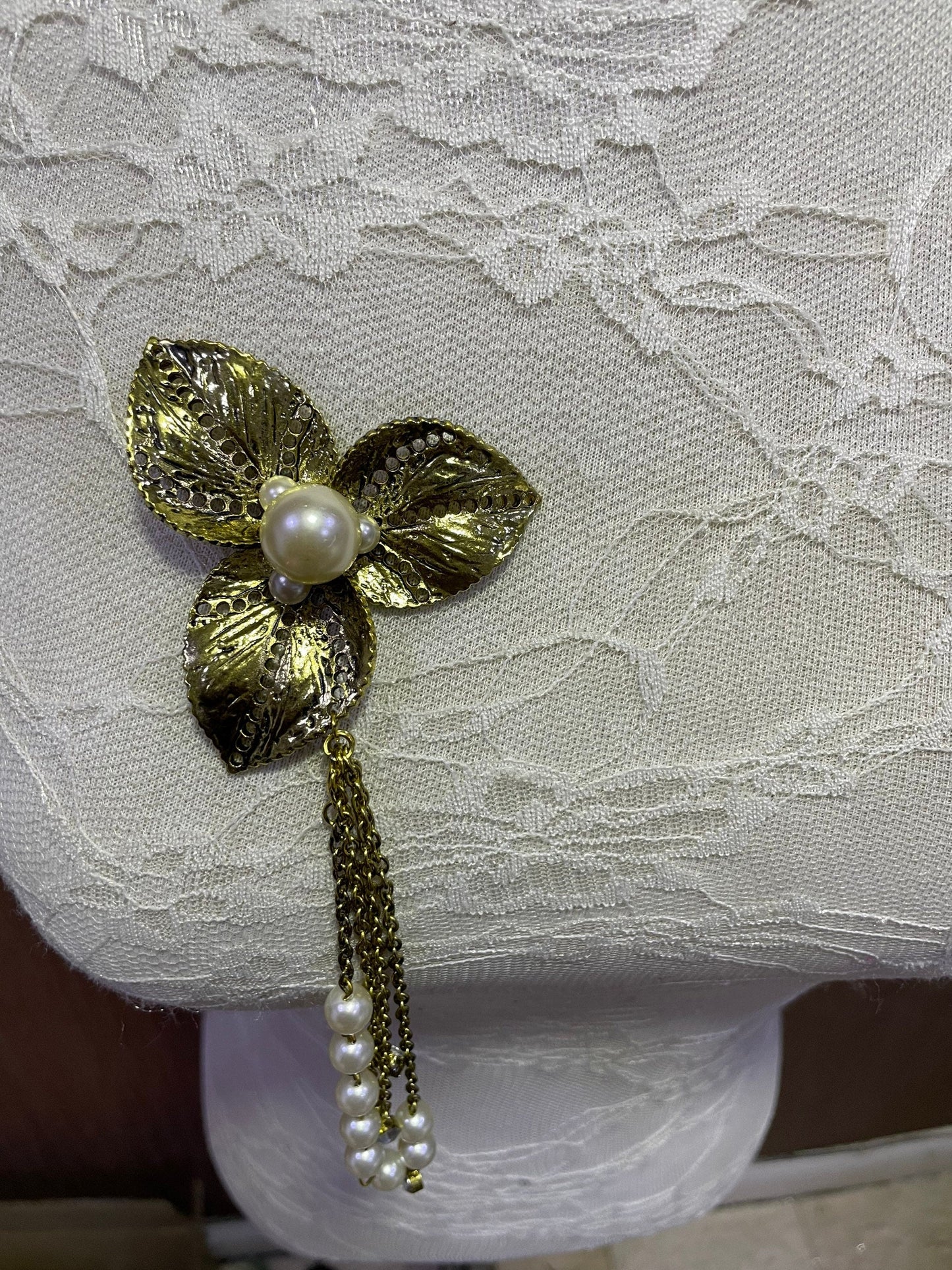 Brooch, dull gold brooch, flower brooch, pin on flower, vintage brooch