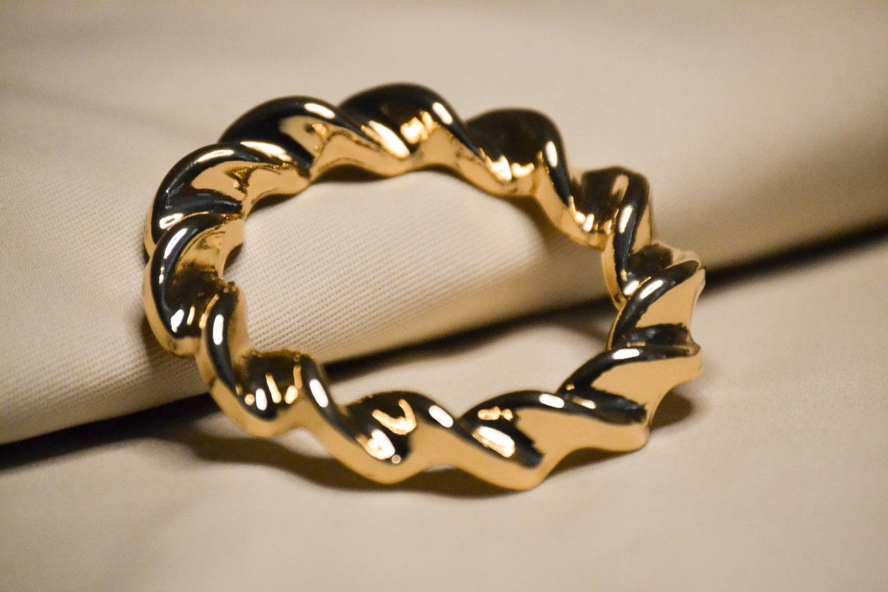 Vintage Twisted Buckle, Gold Colour Twisted Shape Buckle, Metal Buckle, Textured Buckle, Gold Ring, Spiral Ring, Vintage Buckle, hammered