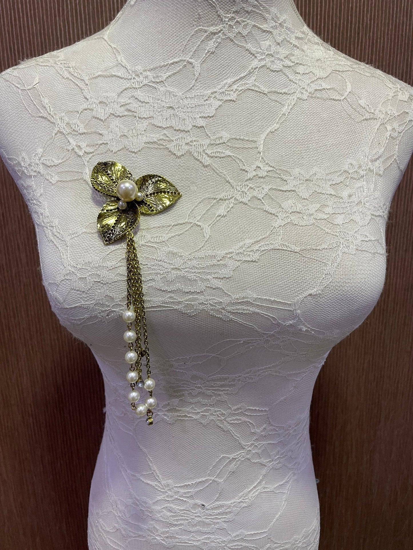 Brooch, dull gold brooch, flower brooch, pin on flower, vintage brooch