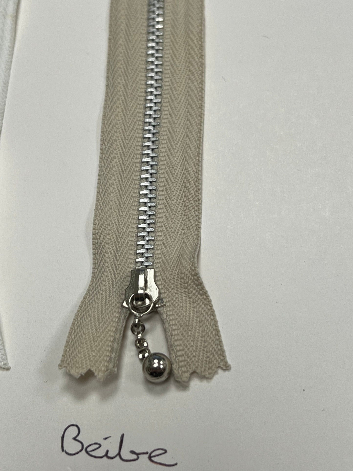 4'' YKK Metal Closed End Zip, Cream Zip, Beige Zip, YKK Zip, Metal Zip, 4'' Zip, Closed End Zip, Coloured Zip, Dress Zip, Bag Zip, Jacket