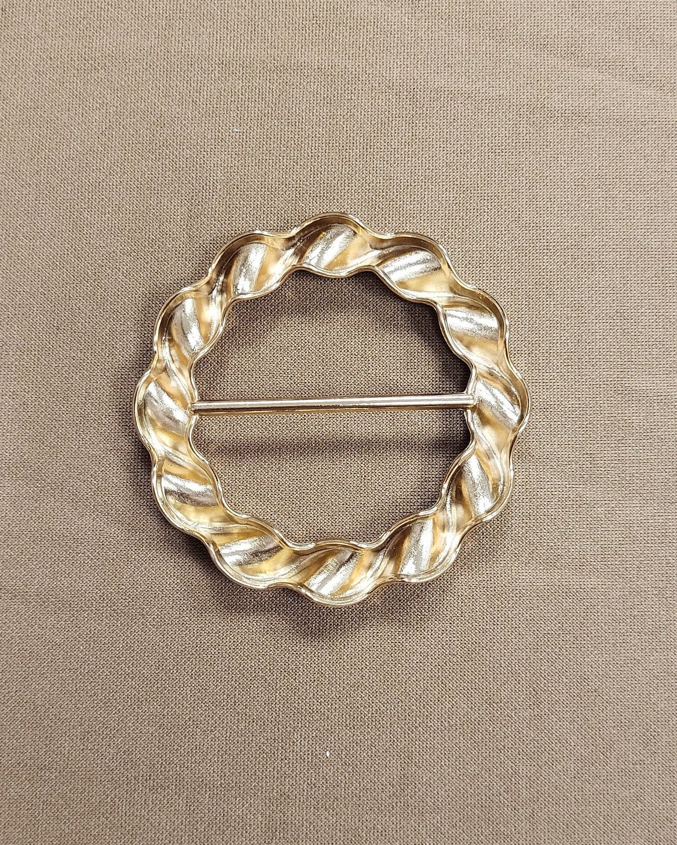 Gold decorative buckle, metal buckle, twisted metal buckle, buckle, swimwear buckle, gold buckle, metal buckle, hammered buckle