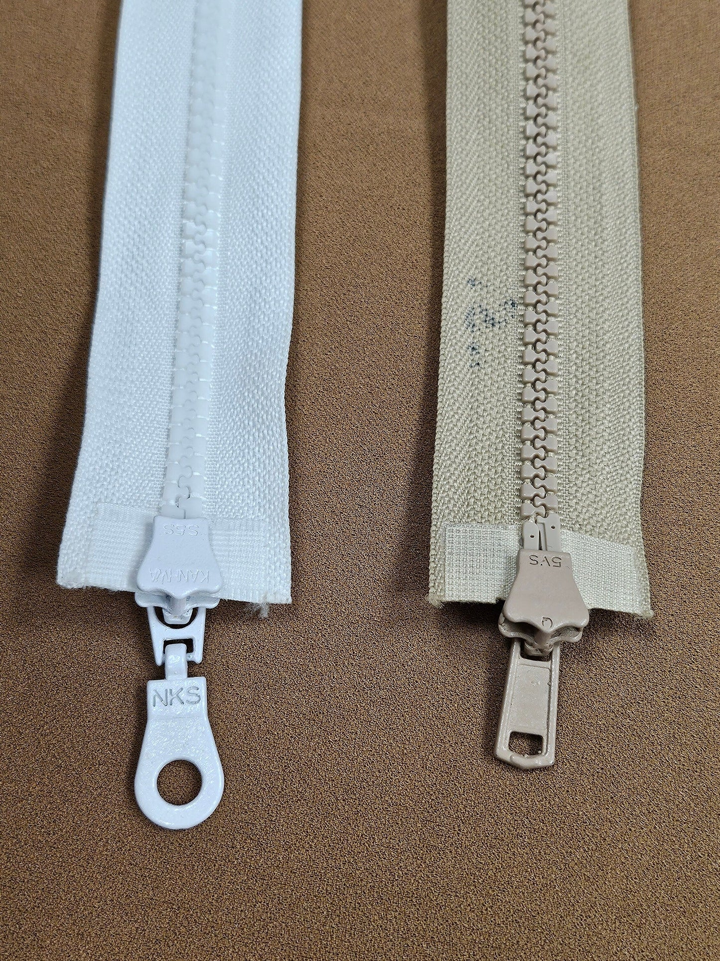 18" Double-sided zippers, zips, Metal puller/slider, Plastic teeth, 2 way zips, two way zips, zips