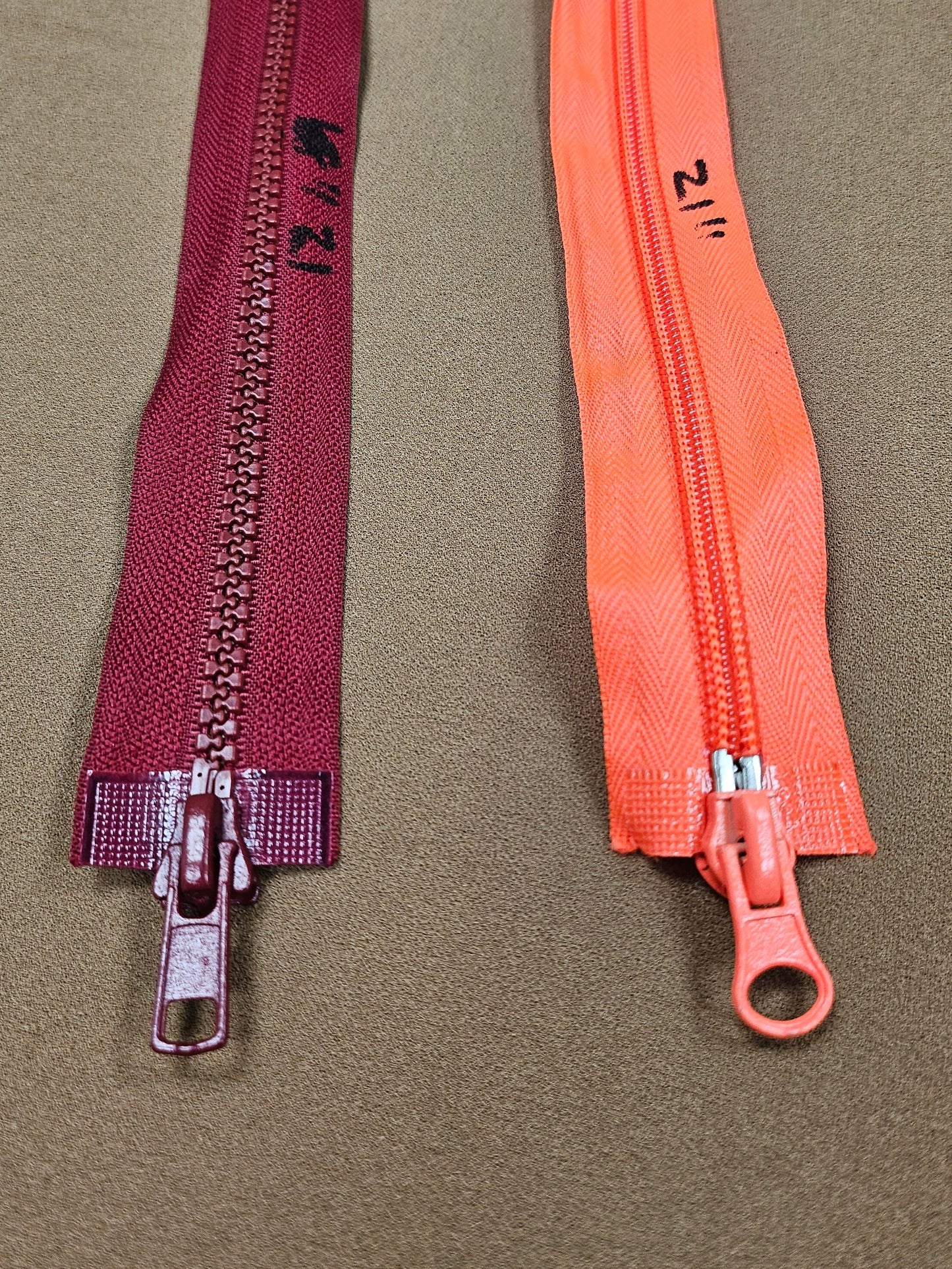 21" Double-sided zips, plastic teeth, metal puller/slider, zips, open end double zips, double puller zips, two way zips