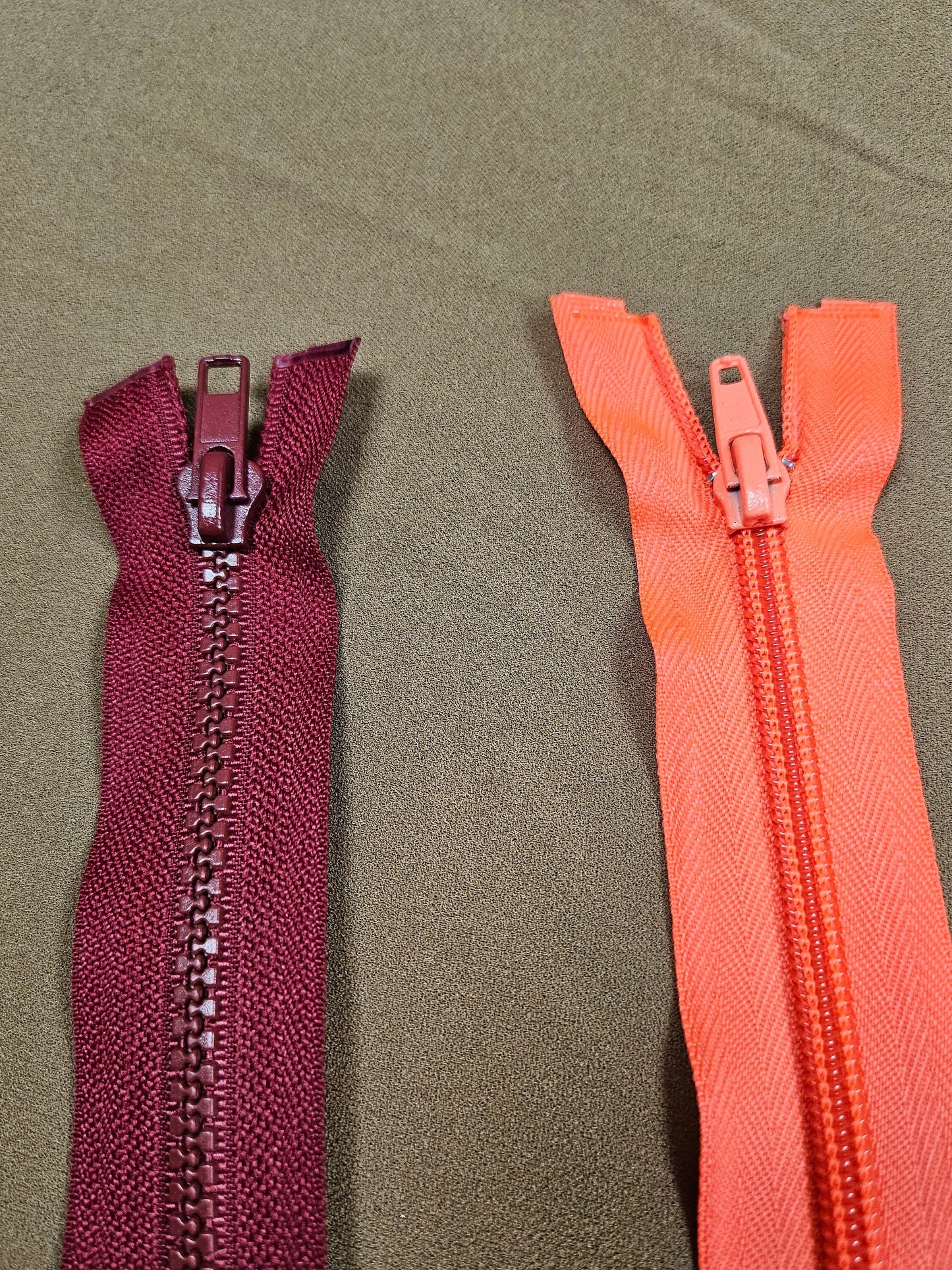 21" Double-sided zips, plastic teeth, metal puller/slider, zips, open end double zips, double puller zips, two way zips
