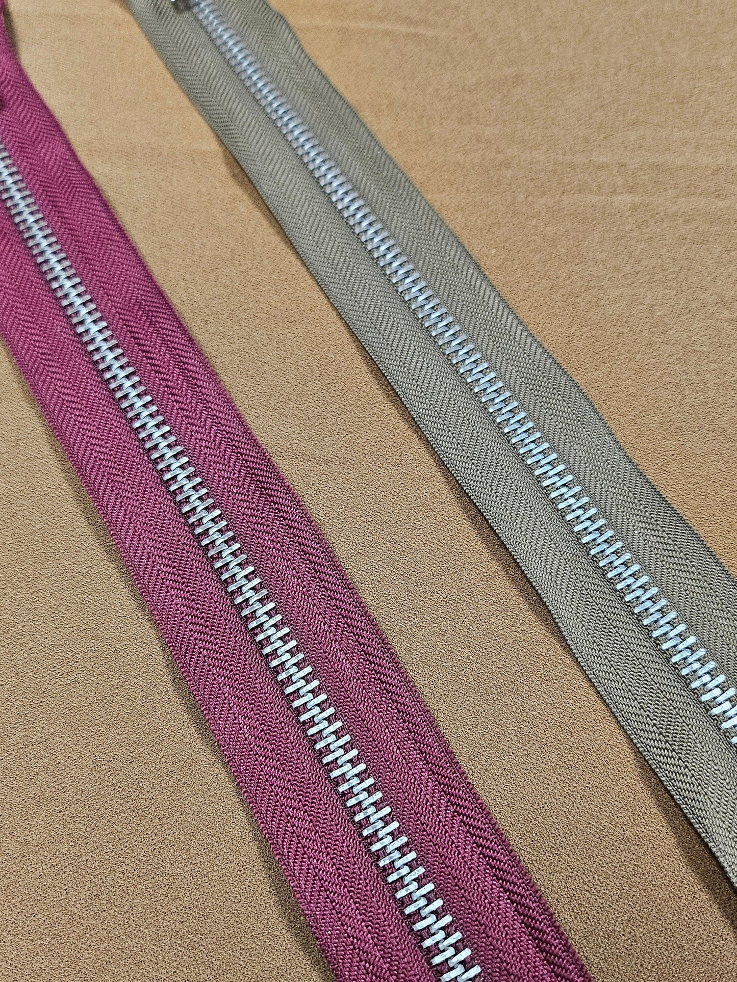 21"/22" Open-ended zips, Metal teeth, metal slider/puller, open end zips, metal zips, no5 zips