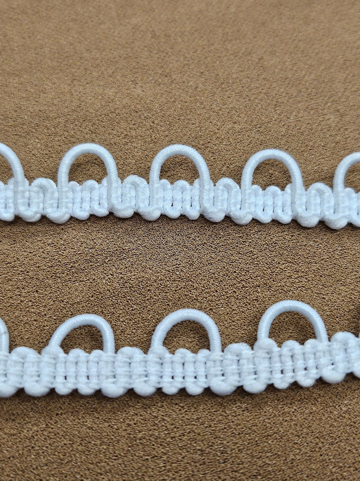 White trimming, decorative trimming