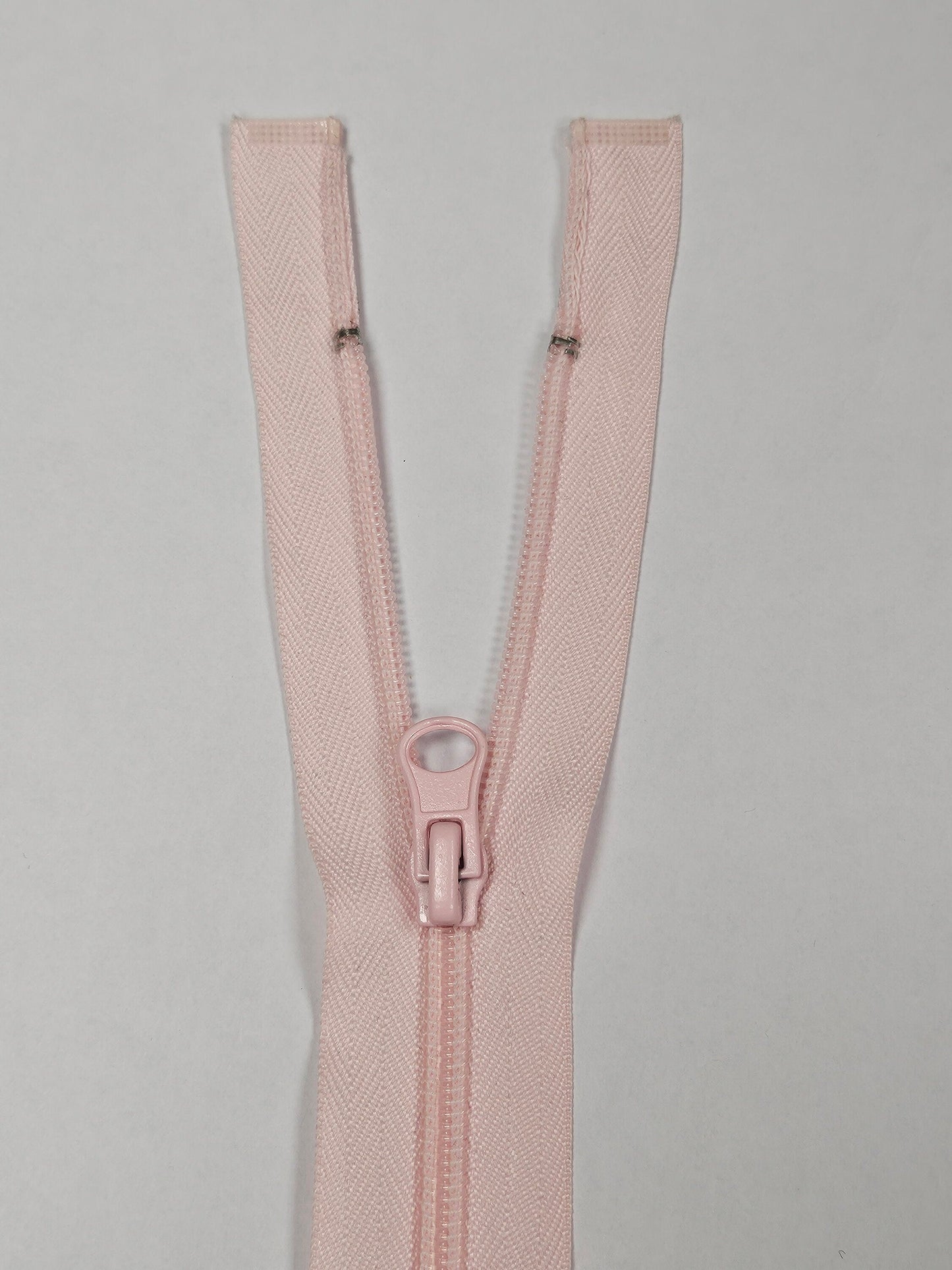 20" 2 way zip, Light pink zip, plastic teeth, metal slider/puller