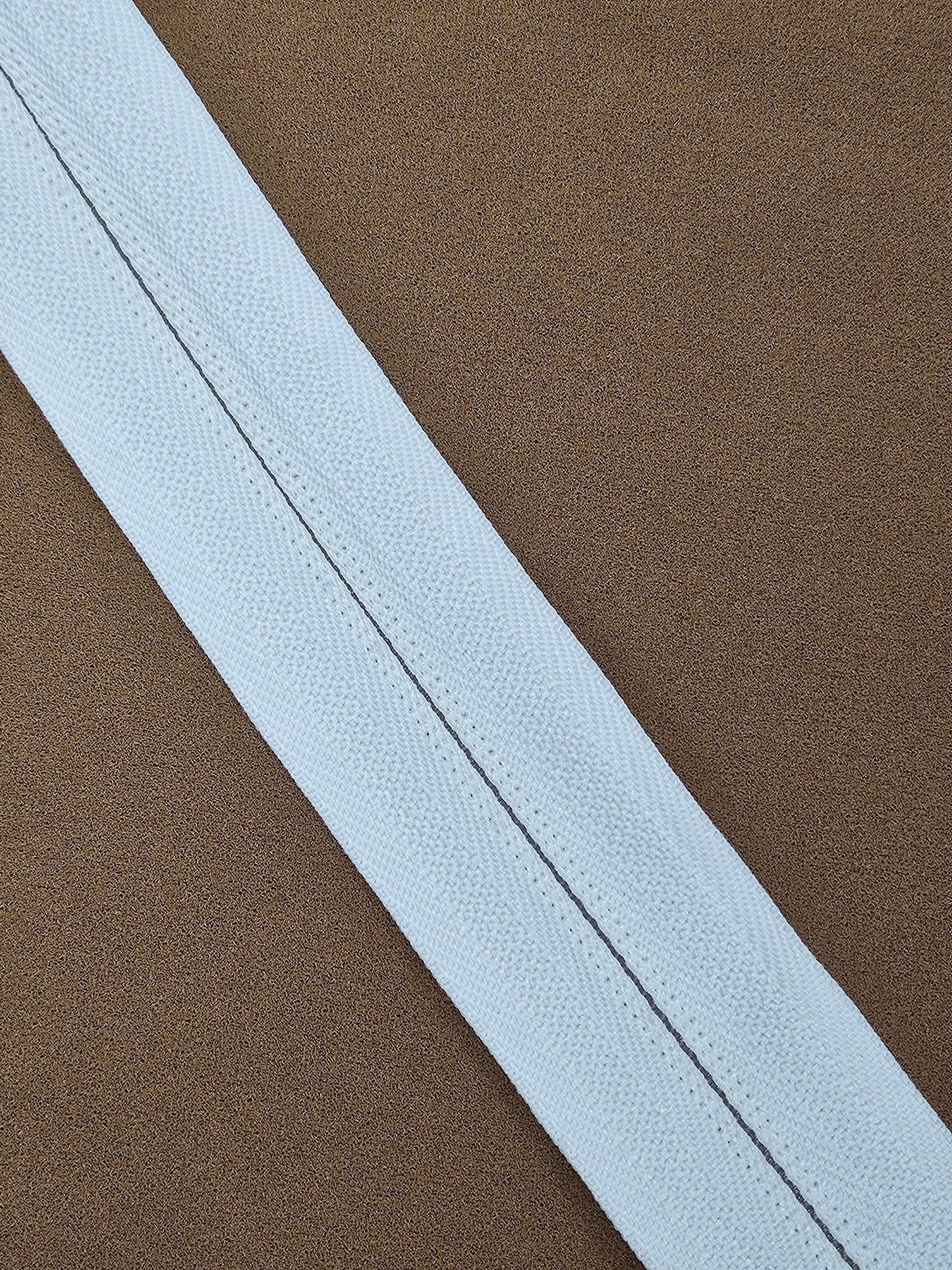 30" White Open ended zip, open ended zip, plastic teeth, metal puller/slider.