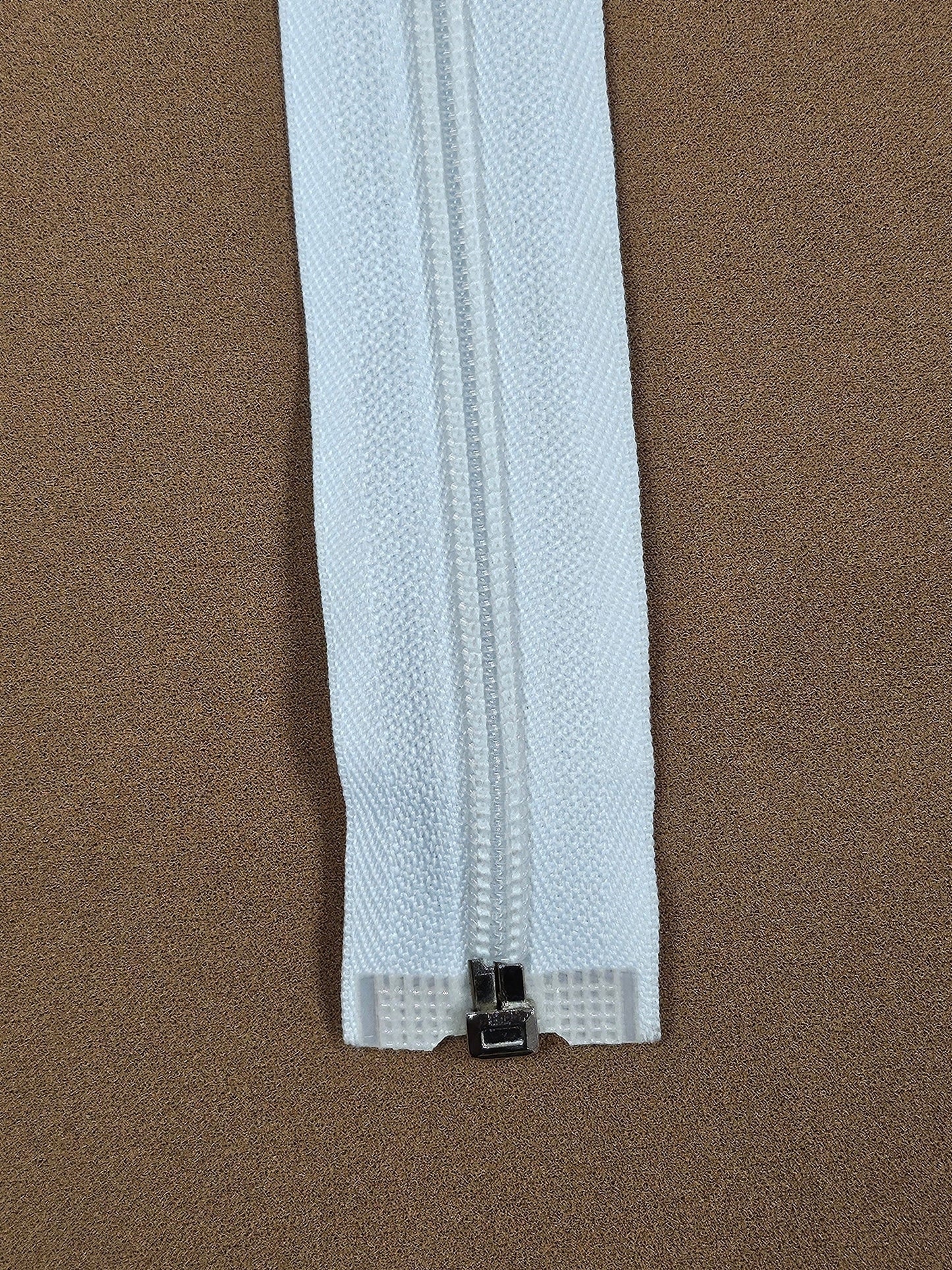 30" White Open ended zip, open ended zip, plastic teeth, metal puller/slider.