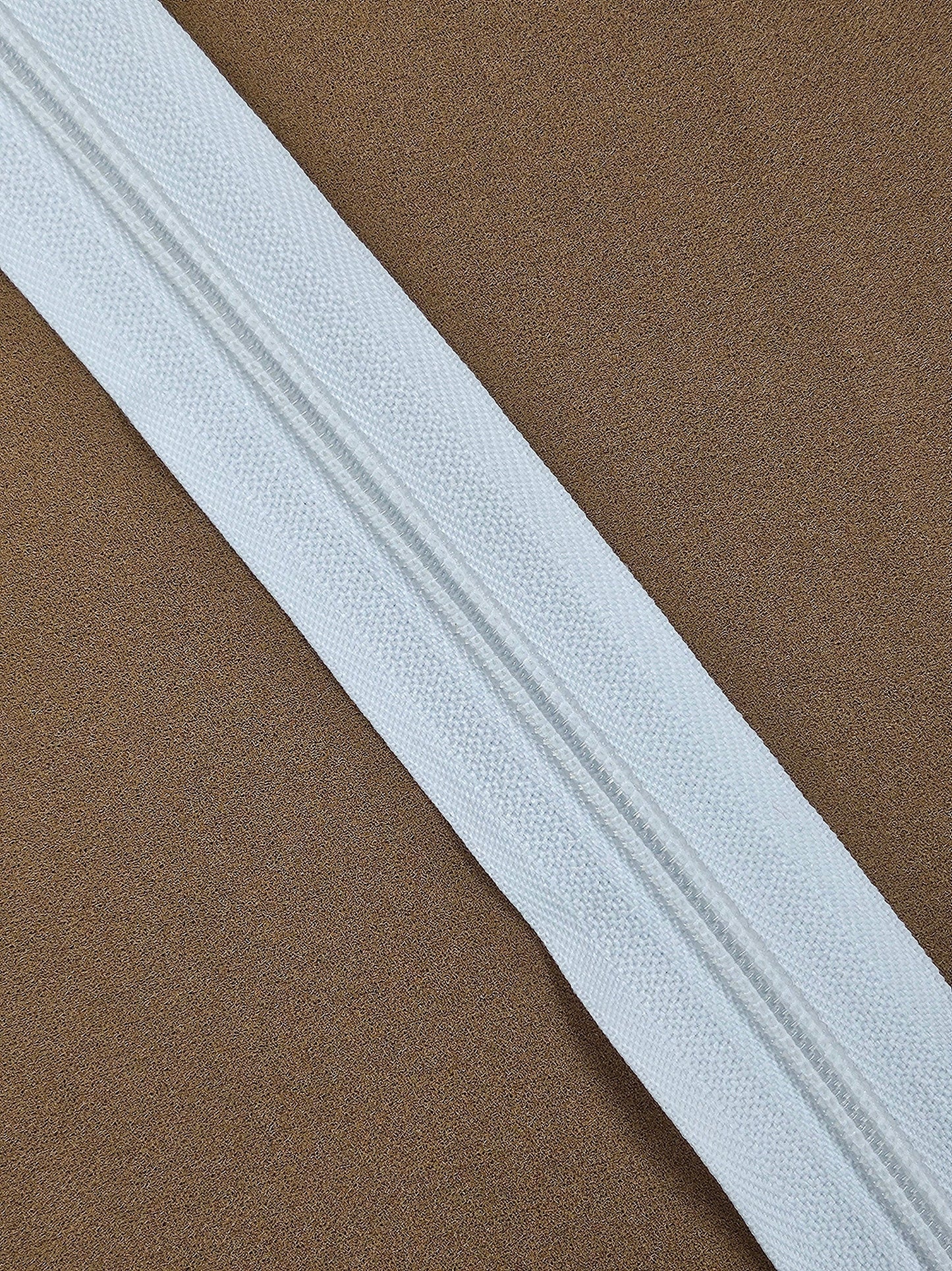 30" White Open ended zip, open ended zip, plastic teeth, metal puller/slider.
