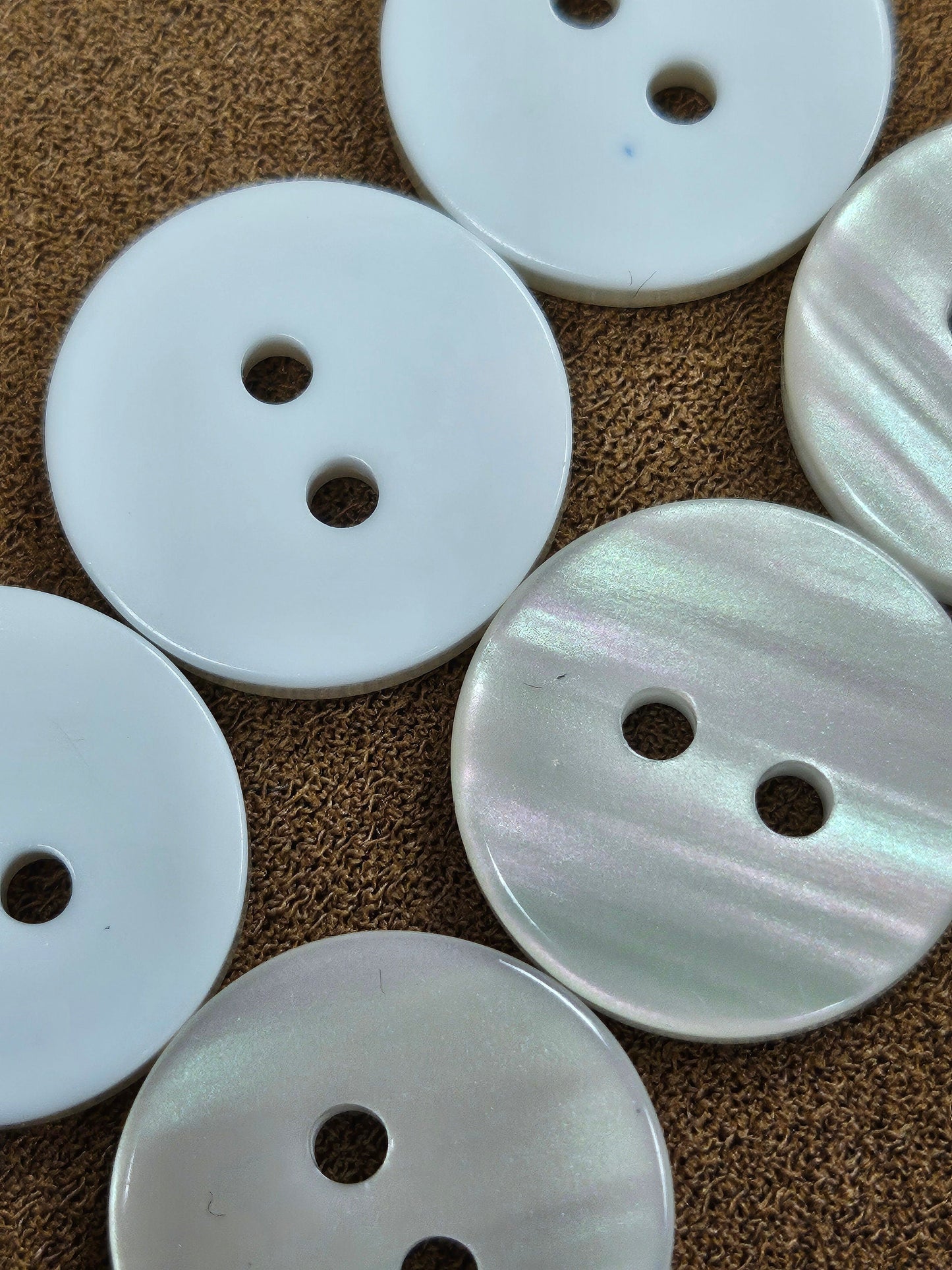24L Imitation shell buttons, 2 hole button, plastic buttons, black back, white back