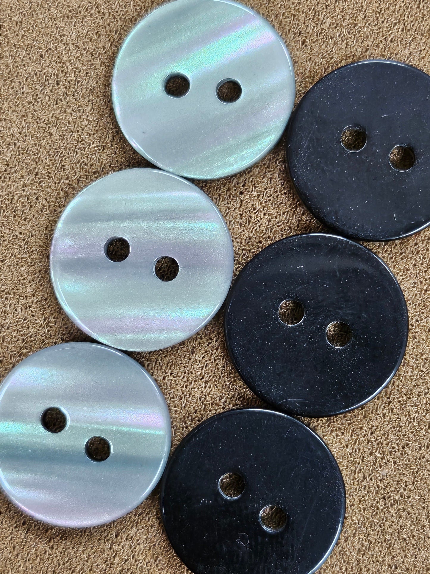 24L Imitation shell buttons, 2 hole button, plastic buttons, black back, white back