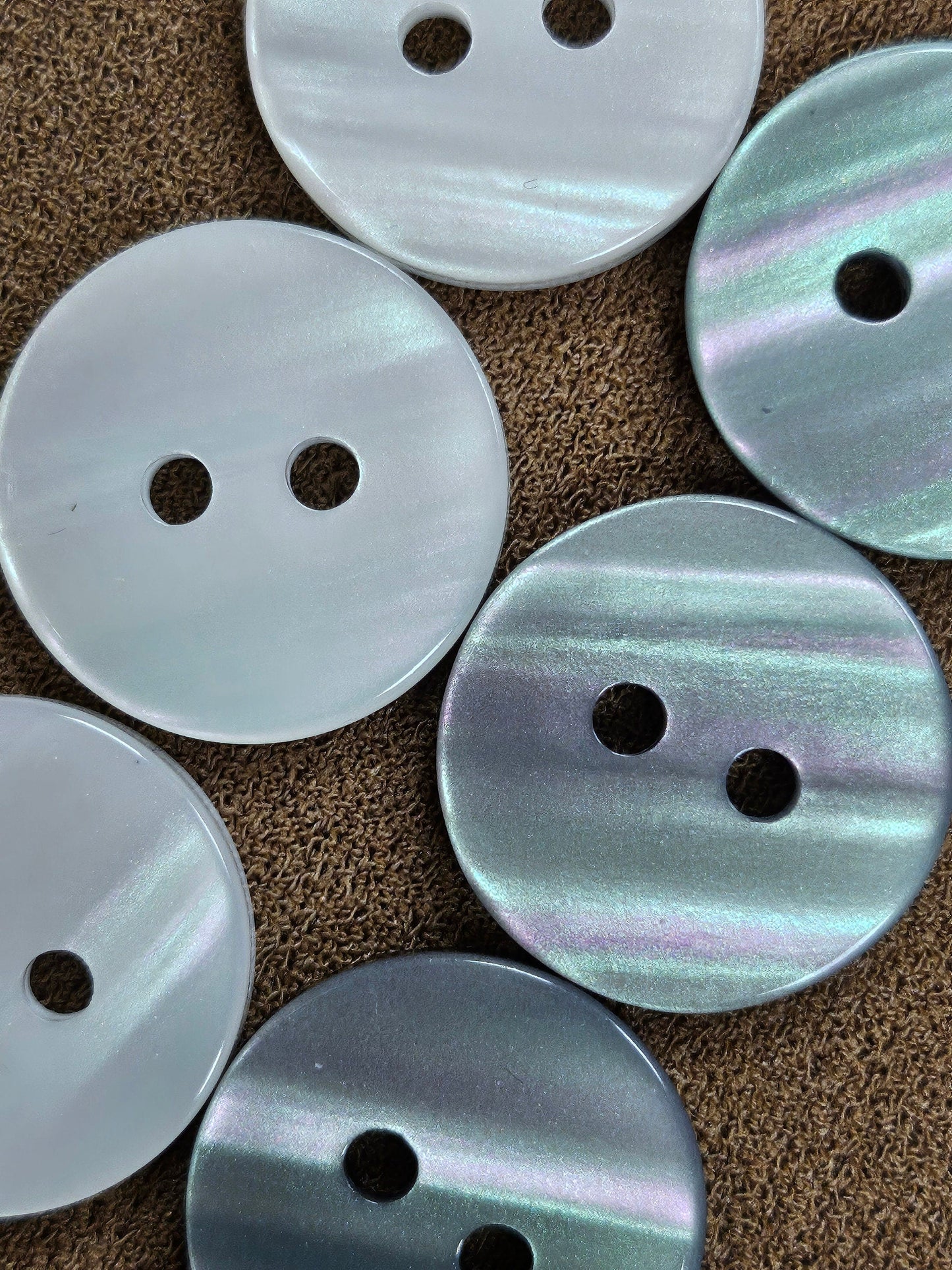 24L Imitation shell buttons, 2 hole button, plastic buttons, black back, white back