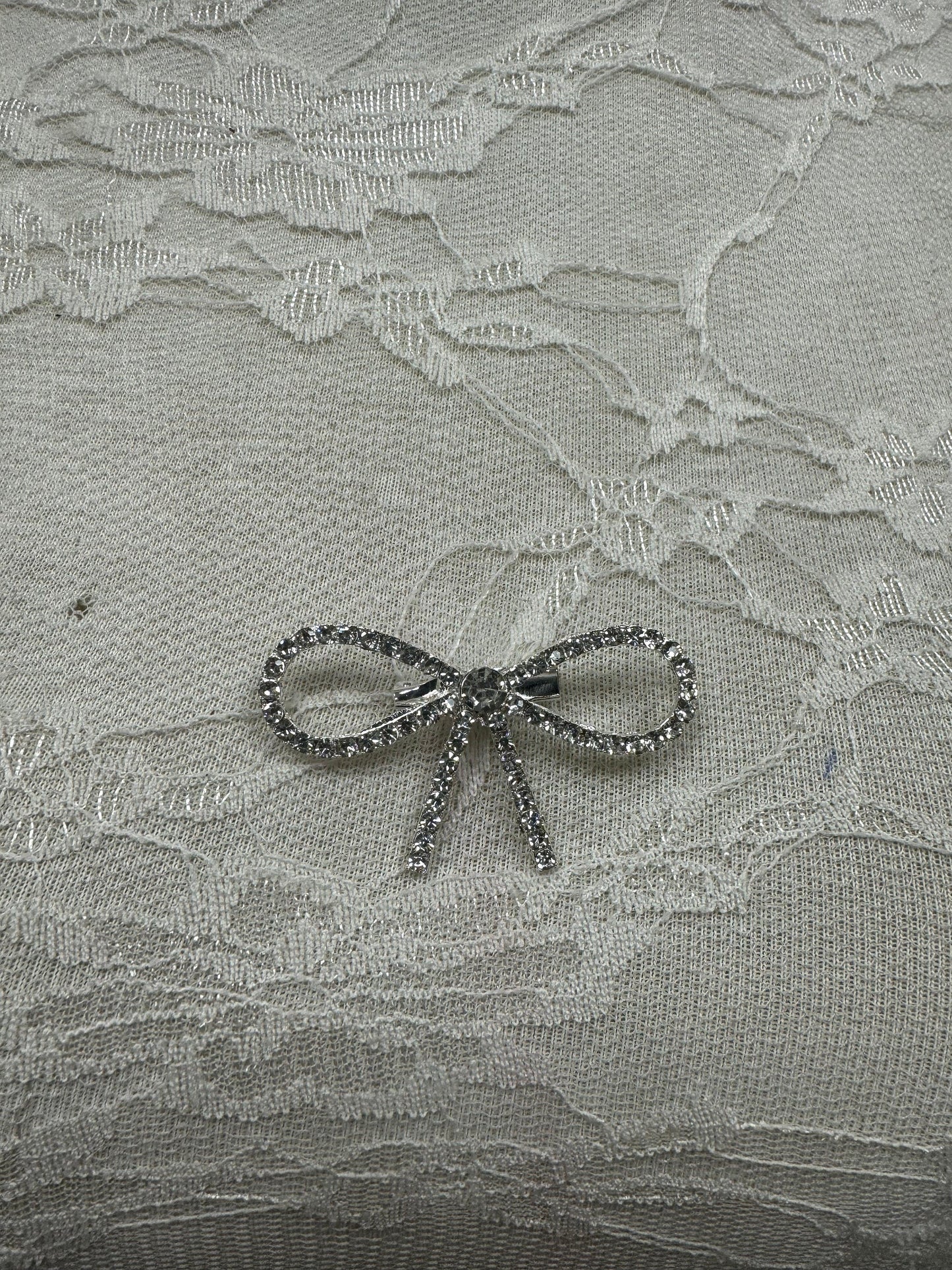 Diamanté bow, diamanté pin, brooch, diamanté brooch, bow, brooch, diamanté