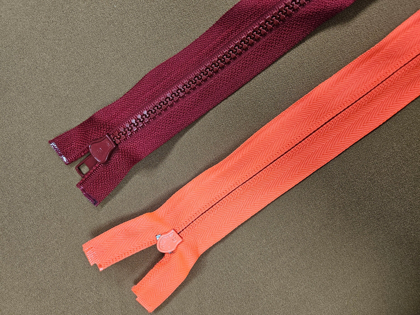 21" Double-sided zips, plastic teeth, metal puller/slider, zips, open end double zips, double puller zips, two way zips