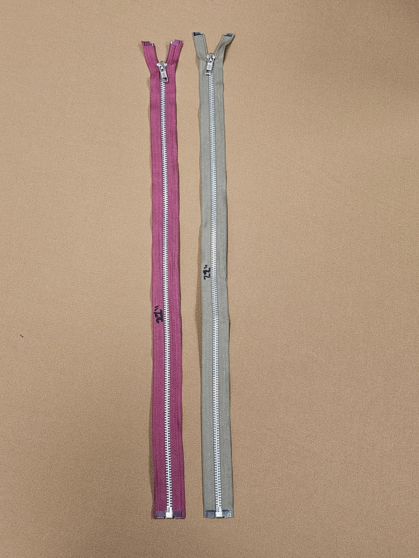 21"/22" Open-ended zips, Metal teeth, metal slider/puller, open end zips, metal zips, no5 zips