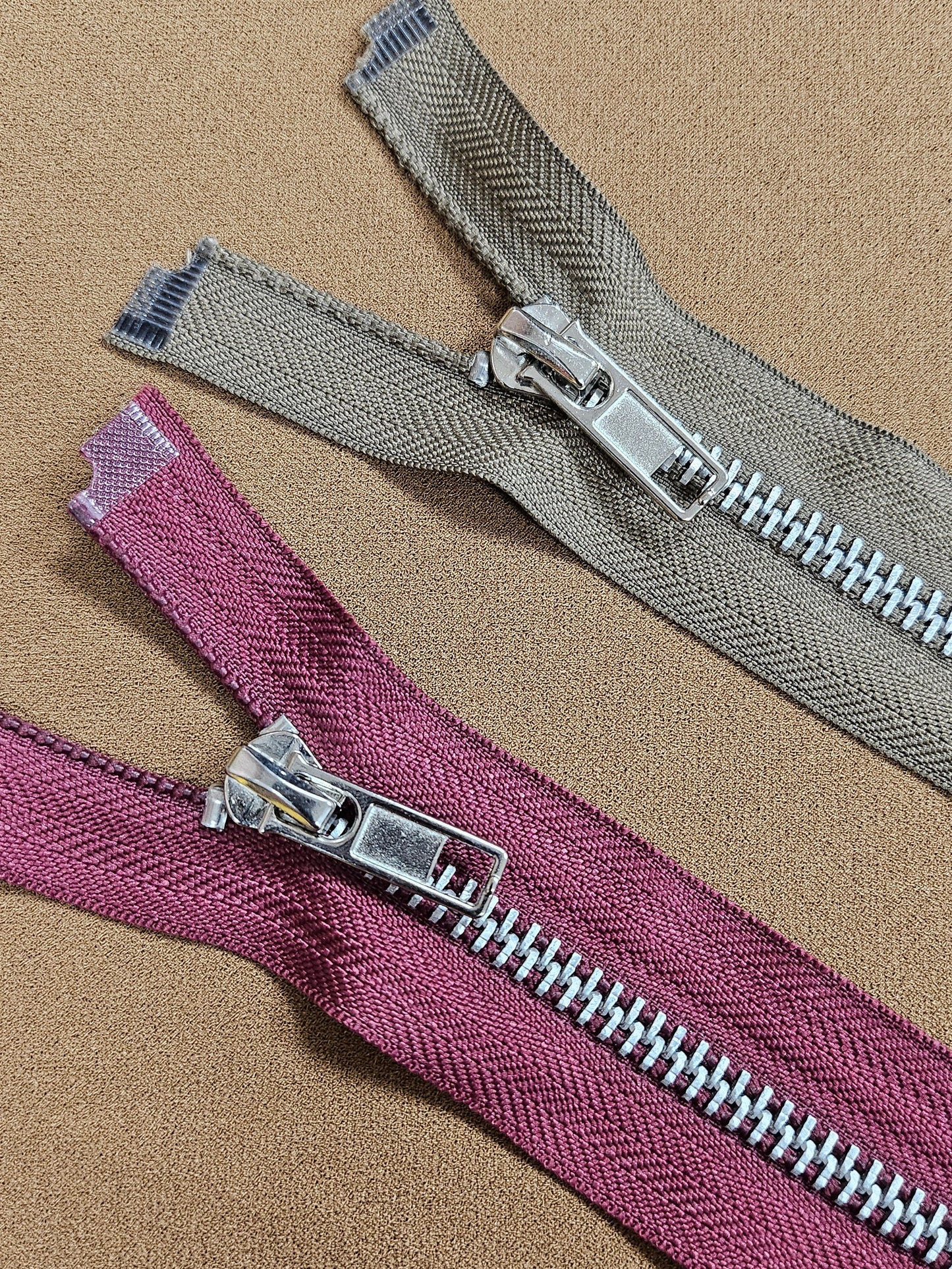 21"/22" Open-ended zips, Metal teeth, metal slider/puller, open end zips, metal zips, no5 zips