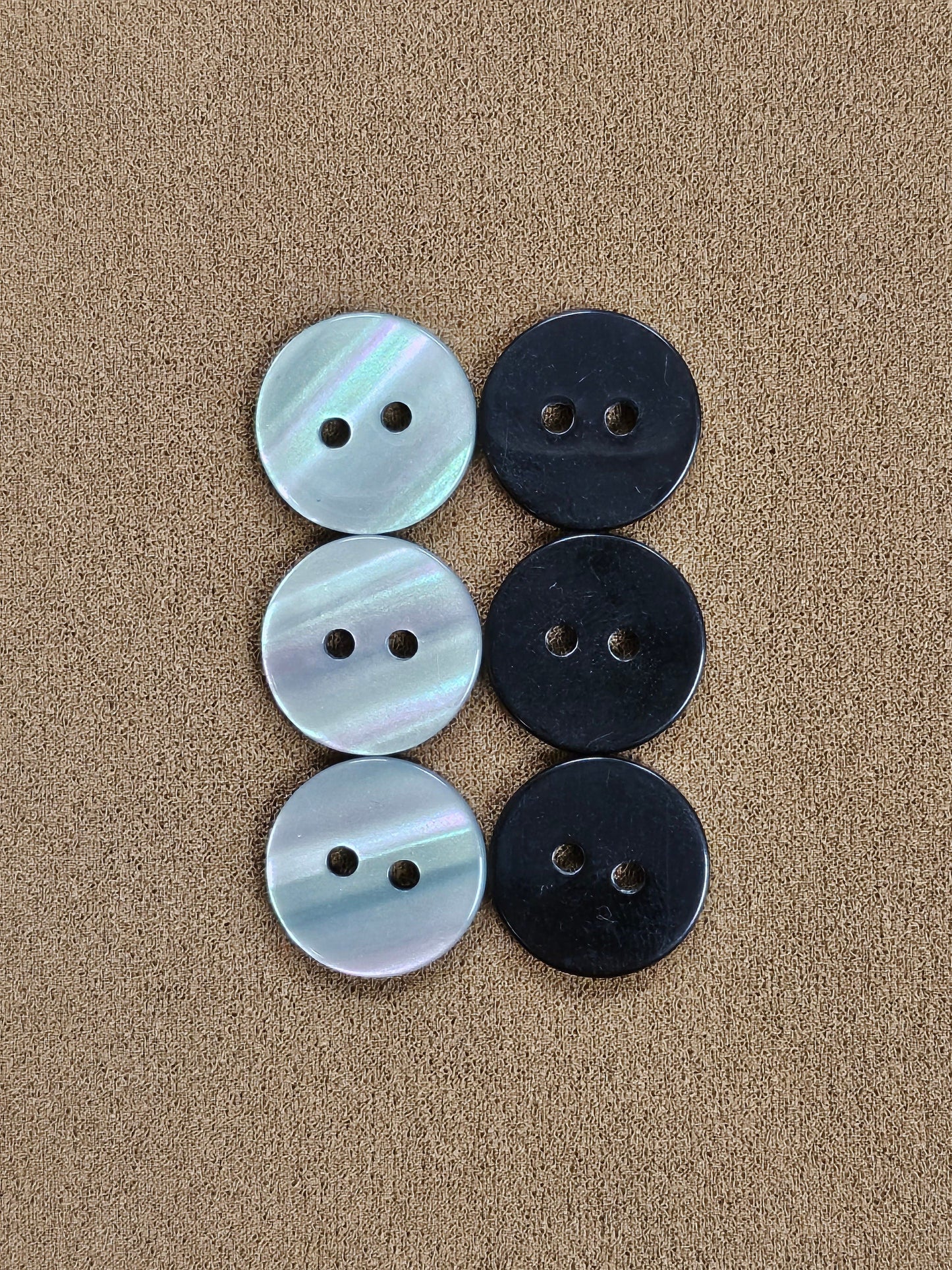 24L Imitation shell buttons, 2 hole button, plastic buttons, black back, white back