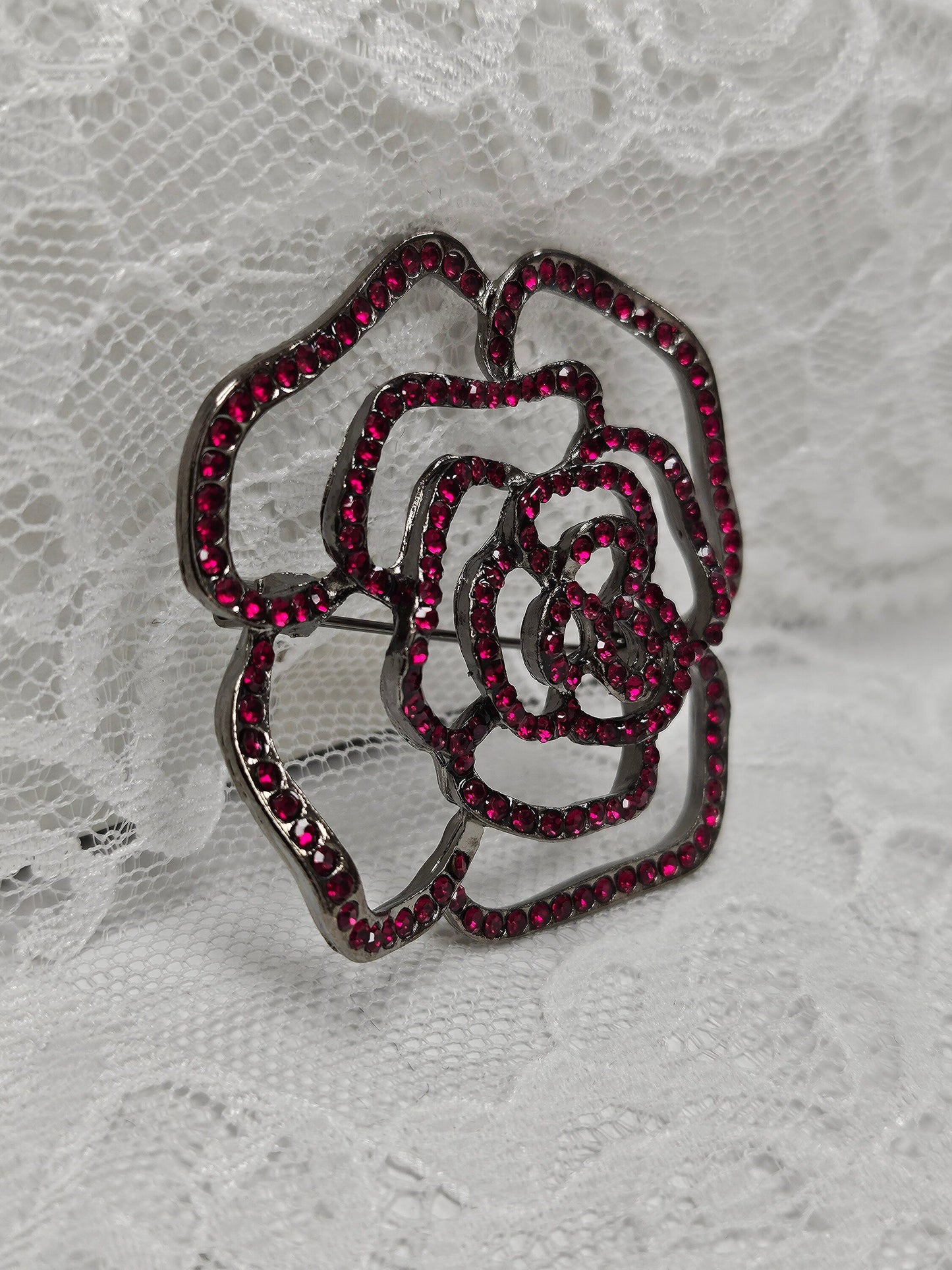 Beautiful rose diamante brooch, Green/Red, diamante brooch, metal brooch, rhinestone brooch, rose pin