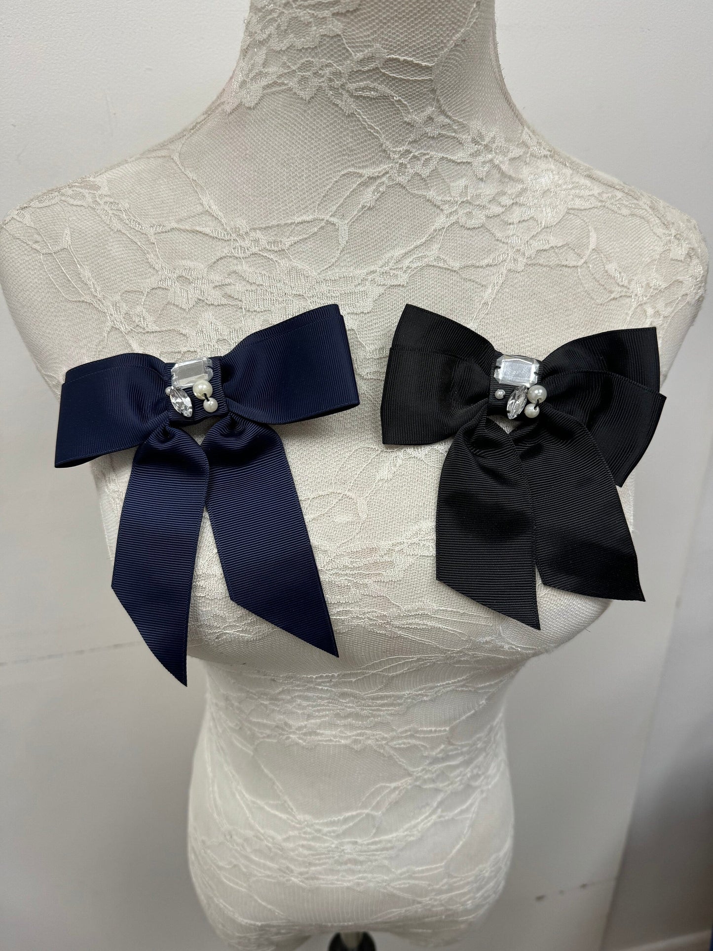 Ribbon bow, jewel bow, bows, pin brooch, navy brooch, black brooch, ribbon bow brooch