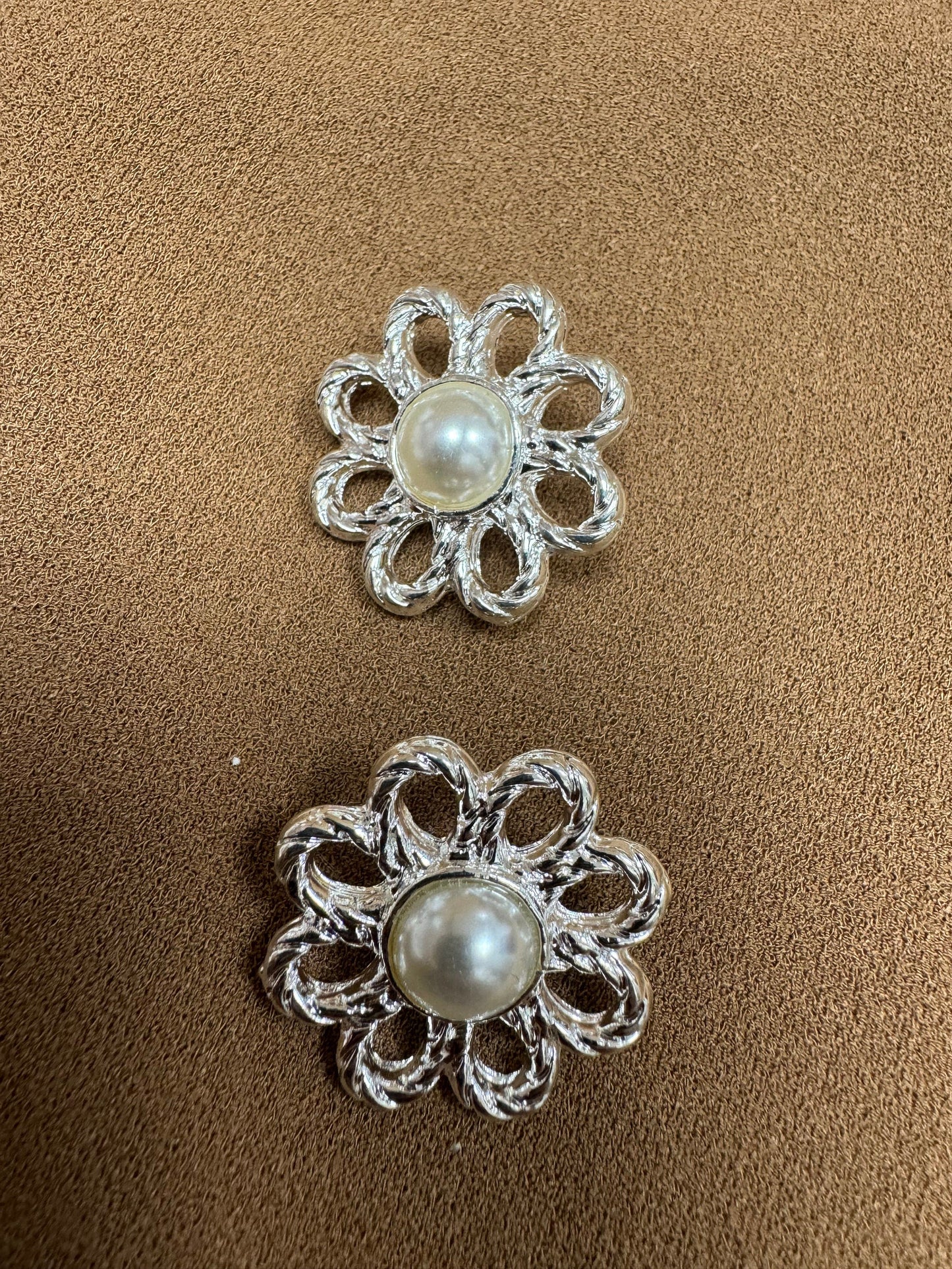36L-23mm buttons, silver buttons, cardigan buttons, metal buttons, pearl buttons, blazer buttons, daisy buttons