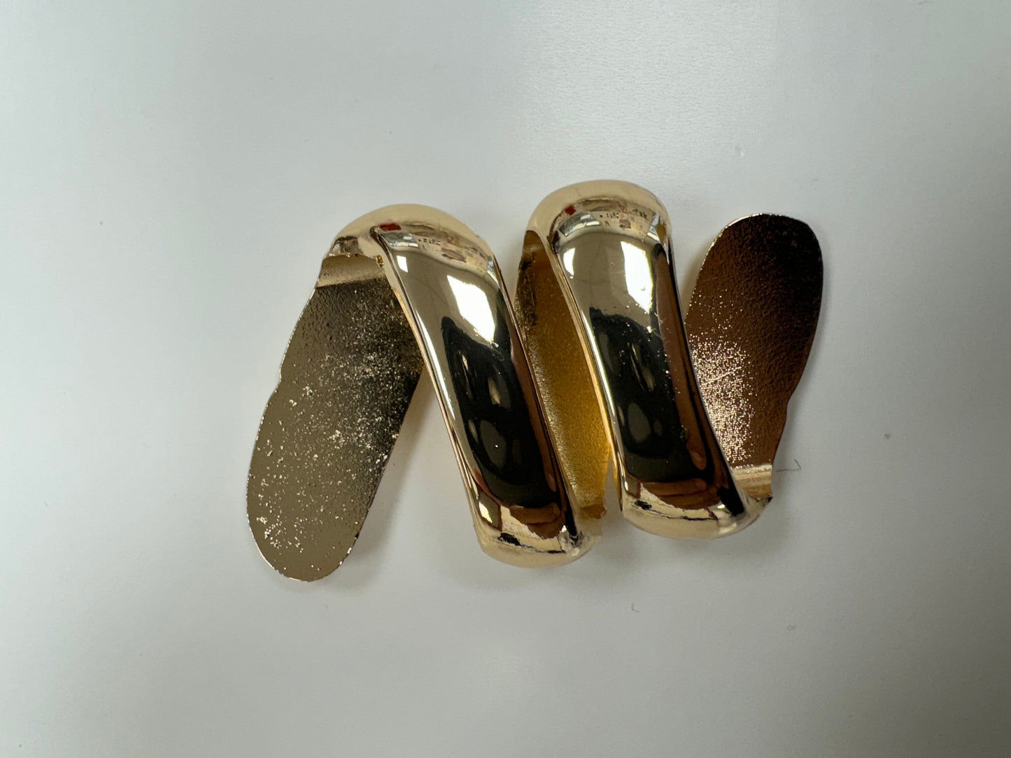 buckle, twist buckle, gold buckle