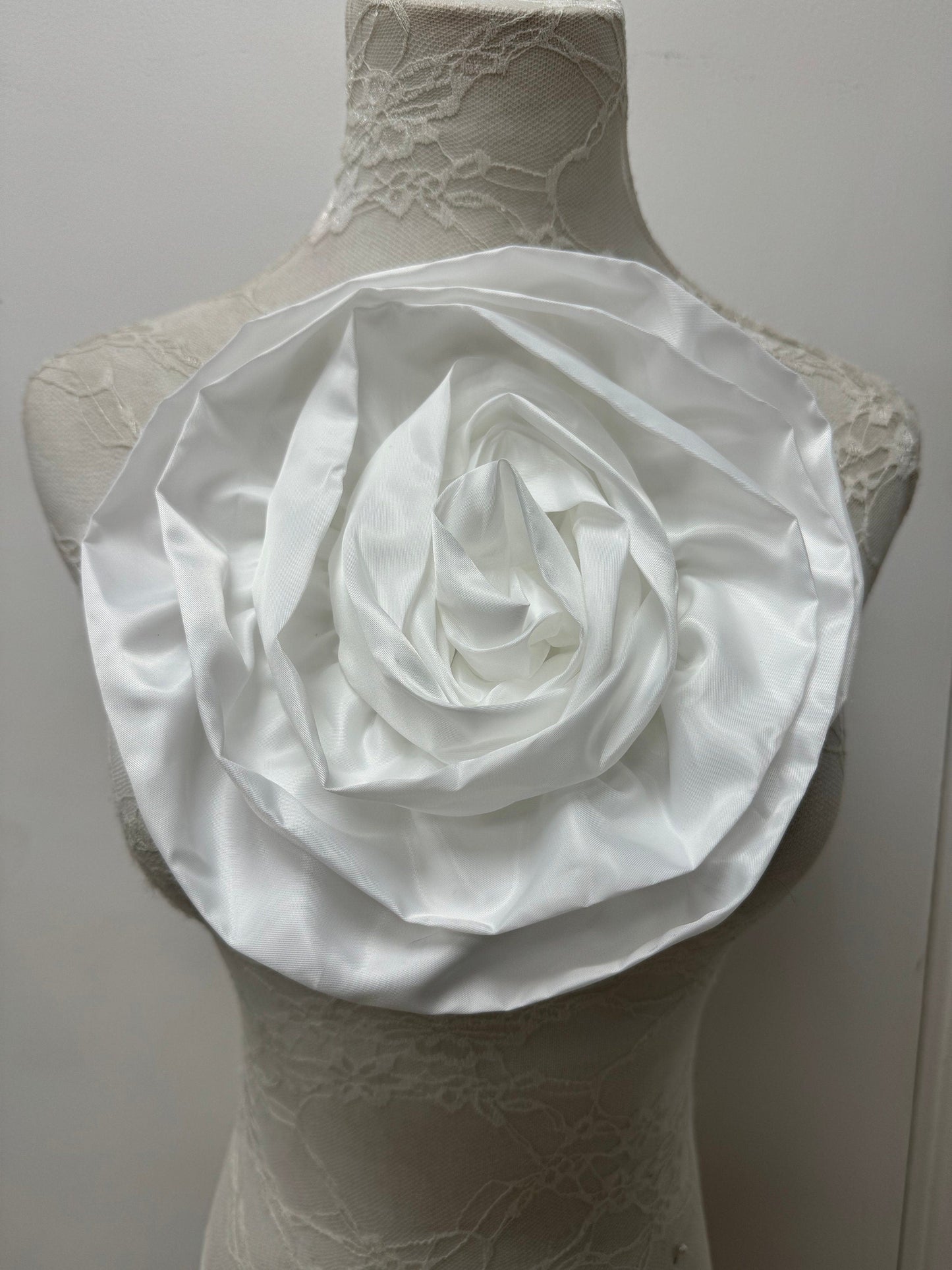 Corsage, large corsage, extreme corsage, flower corsage, big fashion flower, flower corsage