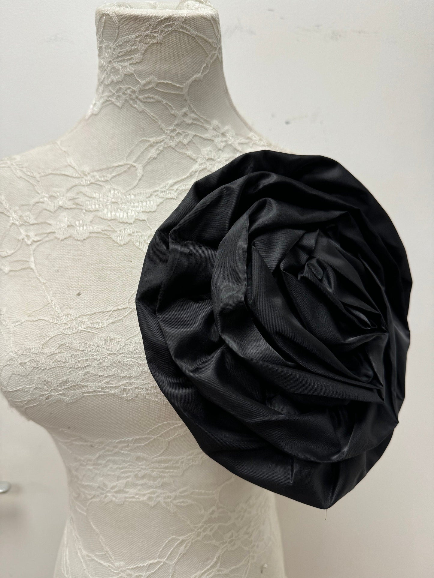 Corsage, large corsage, extreme corsage, flower corsage, big fashion flower, flower corsage