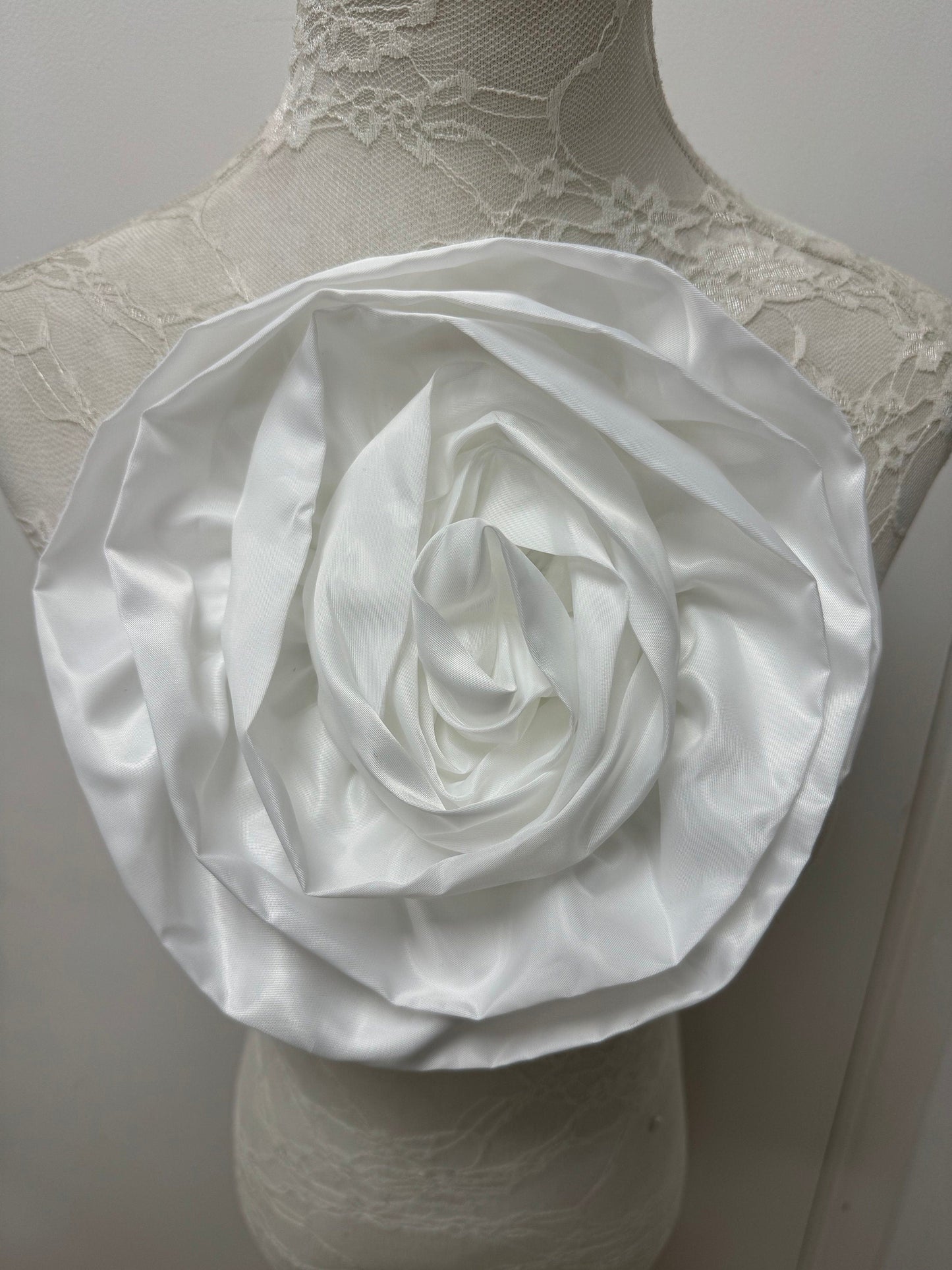Corsage, large corsage, extreme corsage, flower corsage, big fashion flower, flower corsage